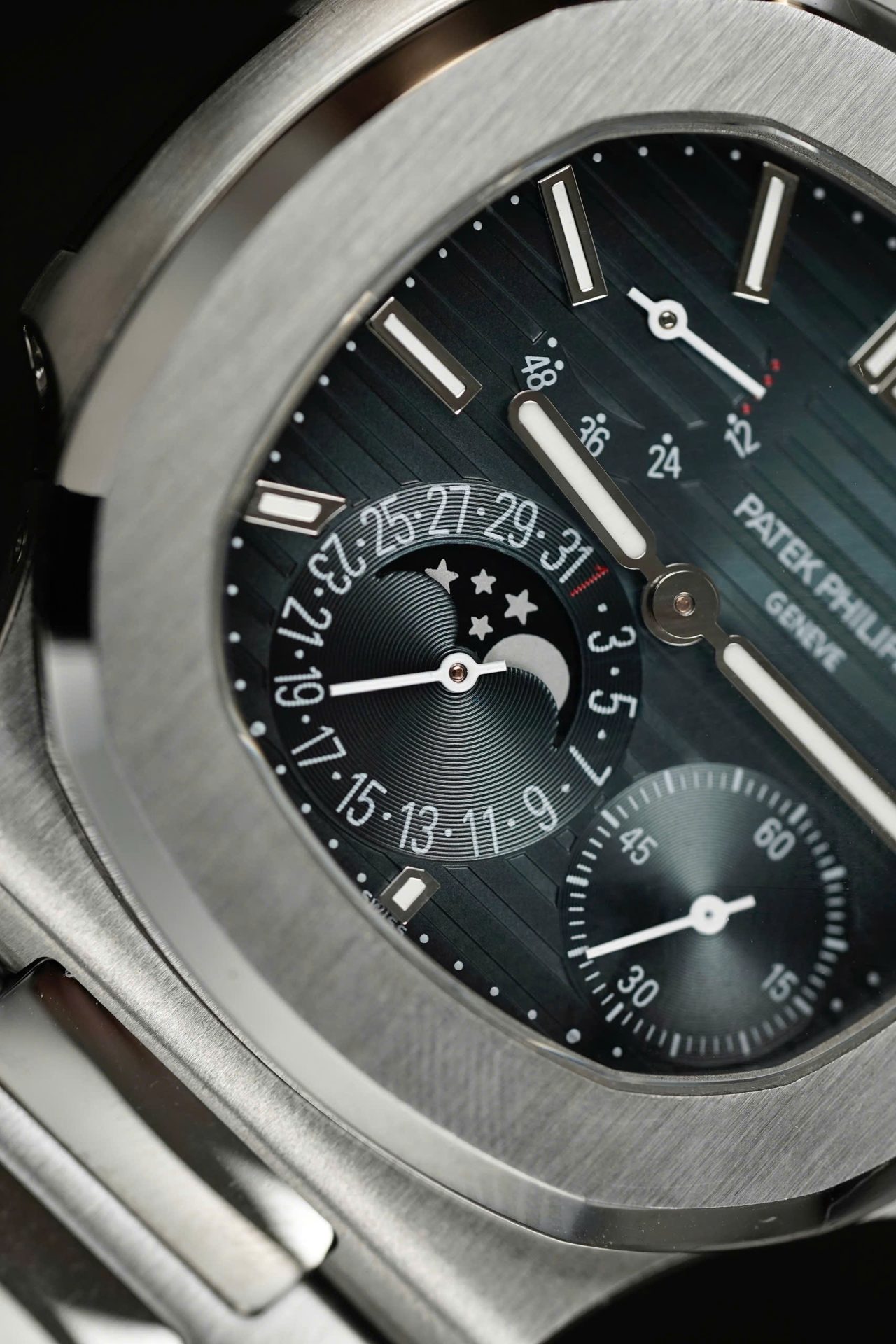 Patek Philippe Best Replica Watches Nautilus 5712 Custom Authentic Details 40mm