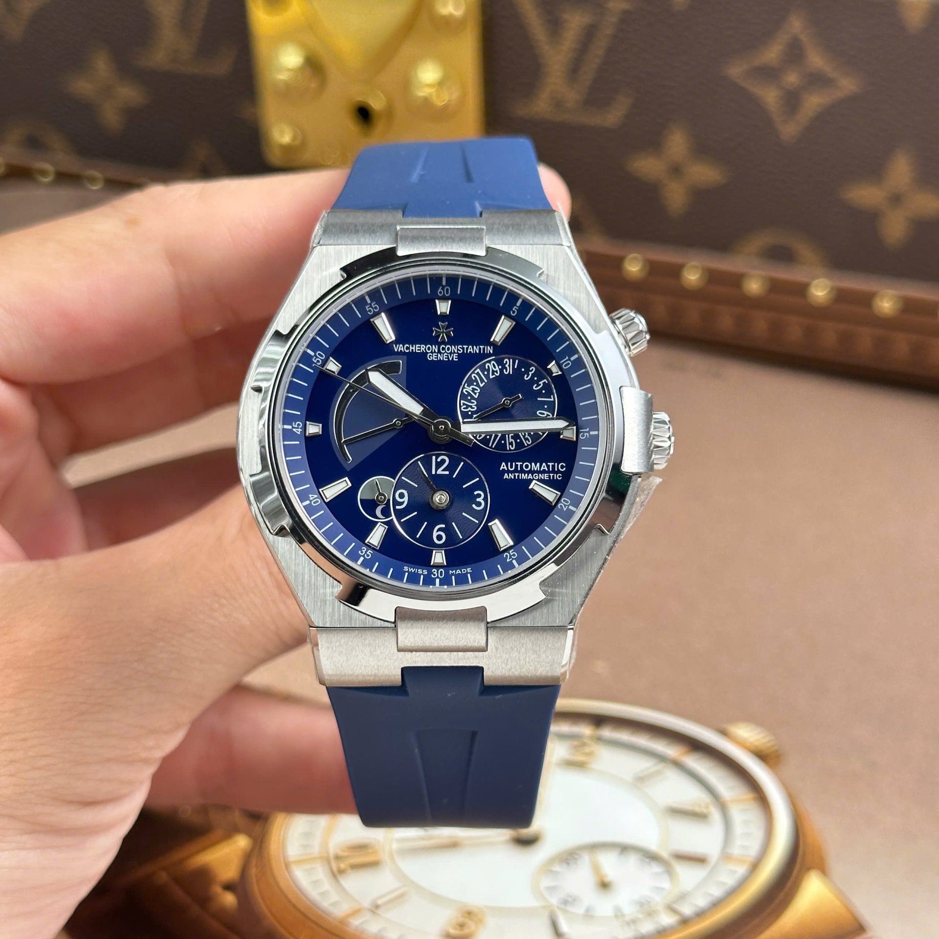 Vacheron Constantin Overseas Dual Time 47450 Replica Watches Blue Dial Rubber Strap 9F Factory 42mm