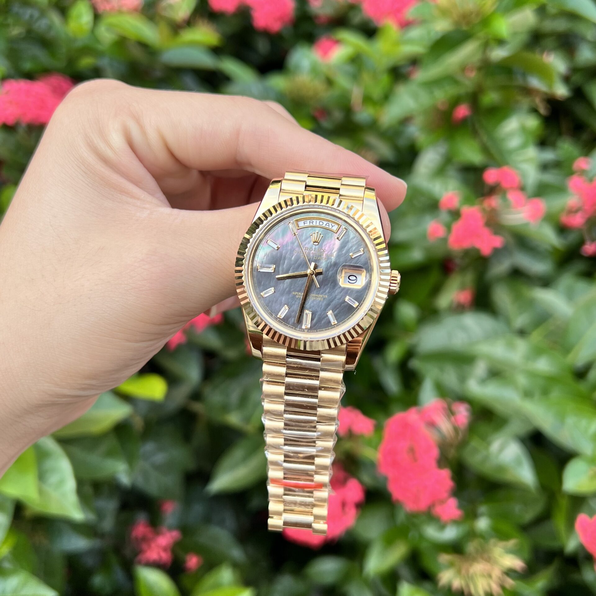 Rolex Replica Watch Day-Date Purple Mother of Pearl Dial Yellow Gold 40mm