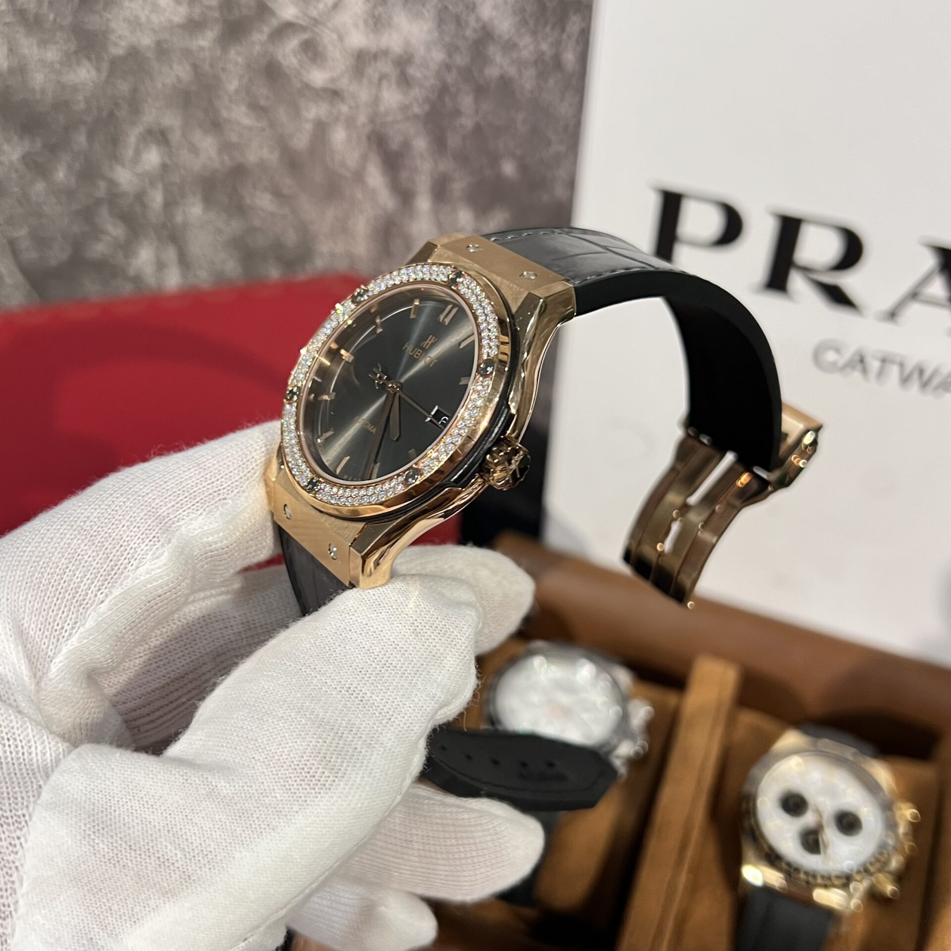 Hublot Replica Watch Classic Fusion King Gold Gray Dial With Moissanite Bezel 42mm