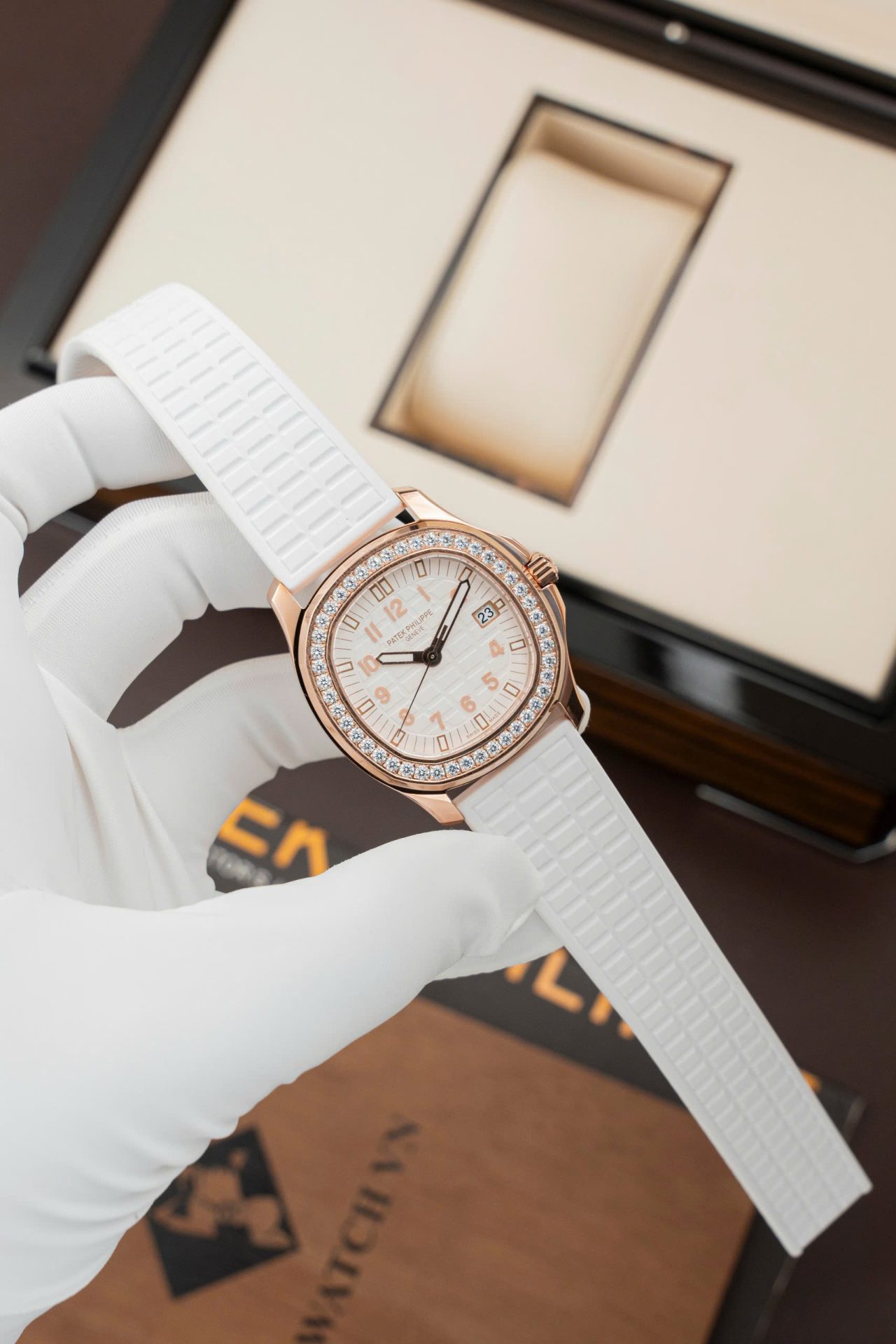 Patek Philippe Aquanaut 5067 Đính Đá Nữ Replica Cao Cấp Nhà Máy PPF 35.6mm