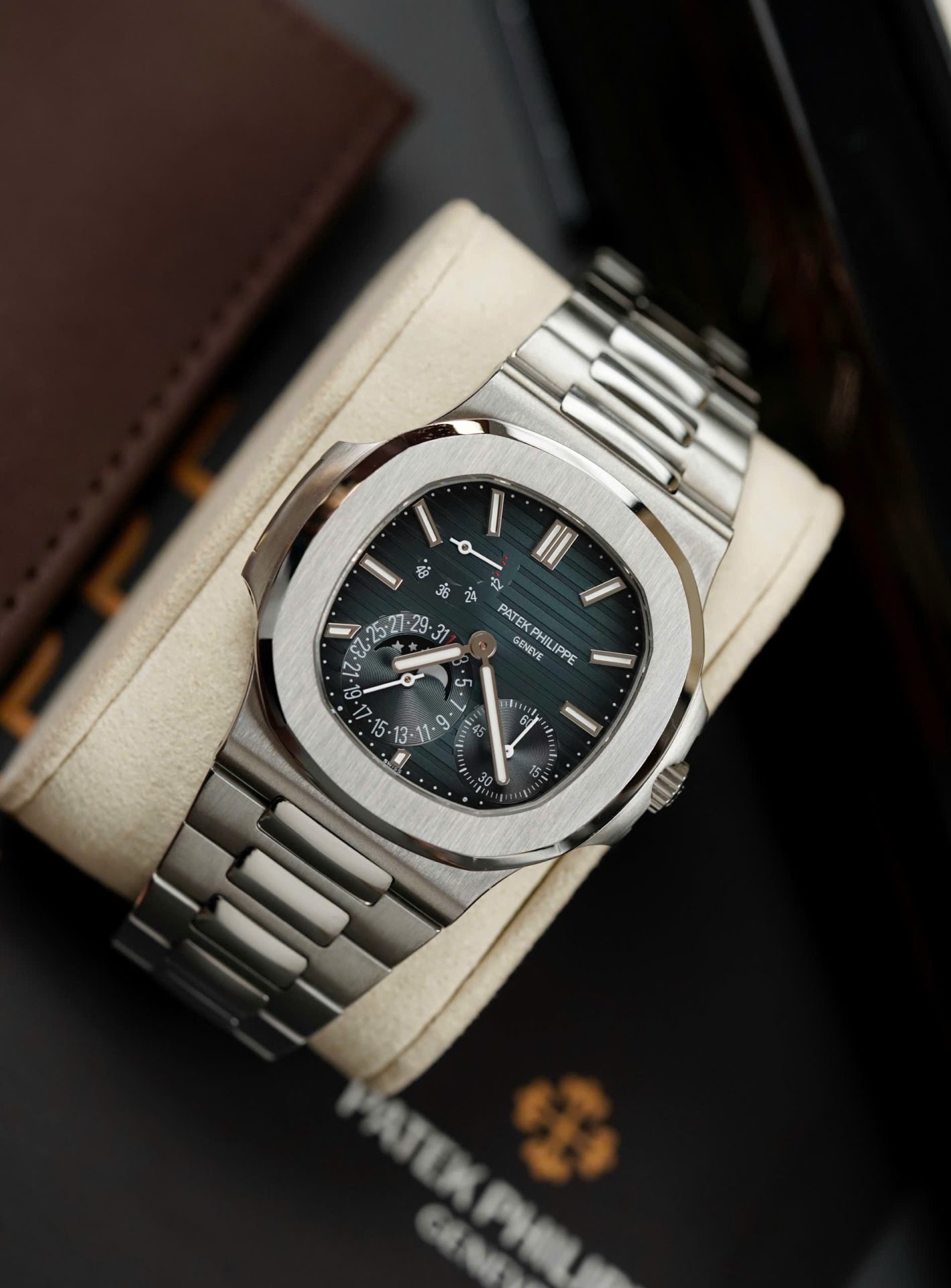 Patek Philippe Best Replica Watches Nautilus 5712 Custom Authentic Details 40mm