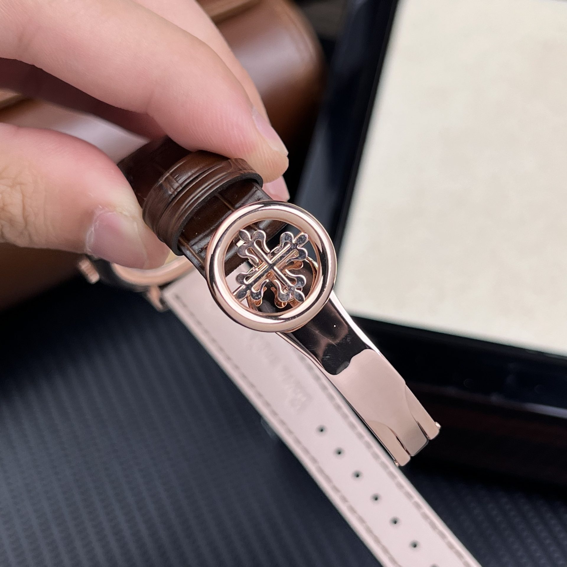 Patek Philippe Replica 1:1 Watch 5205R 18K Rose Gold Wrapped Men White Face 40mm