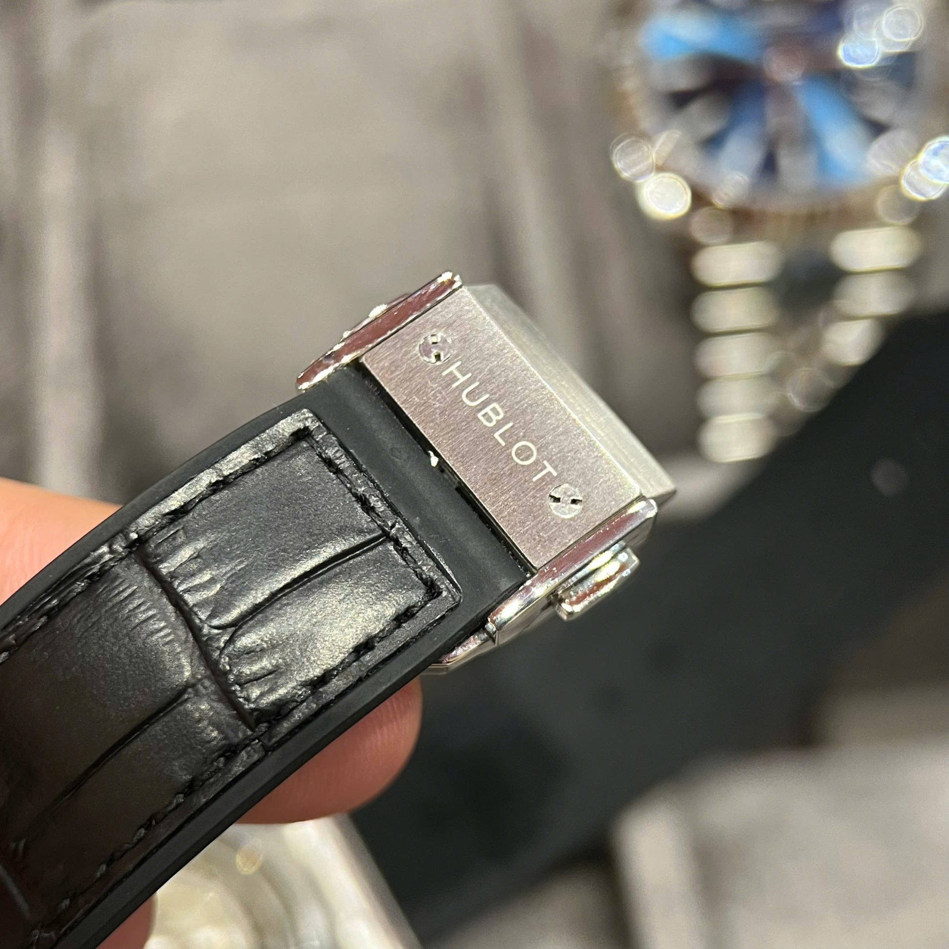 Hublot Classic Fusion Titanium Diamonds Pavé Full Moissanite Hong Kong Imitation Watches 38mm