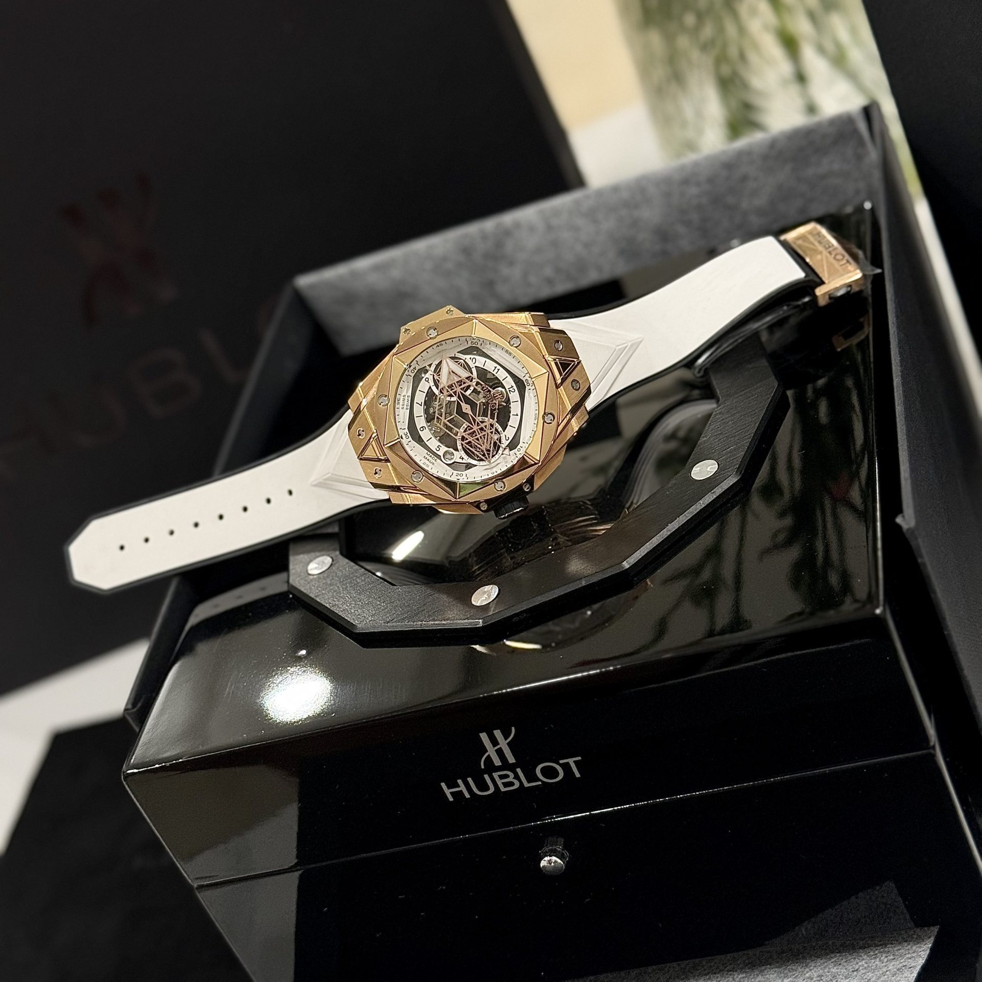 Hublot Replica 1:1 Watch Big Bang Sang Bleu ll King Gold Men s White BBF 45mm