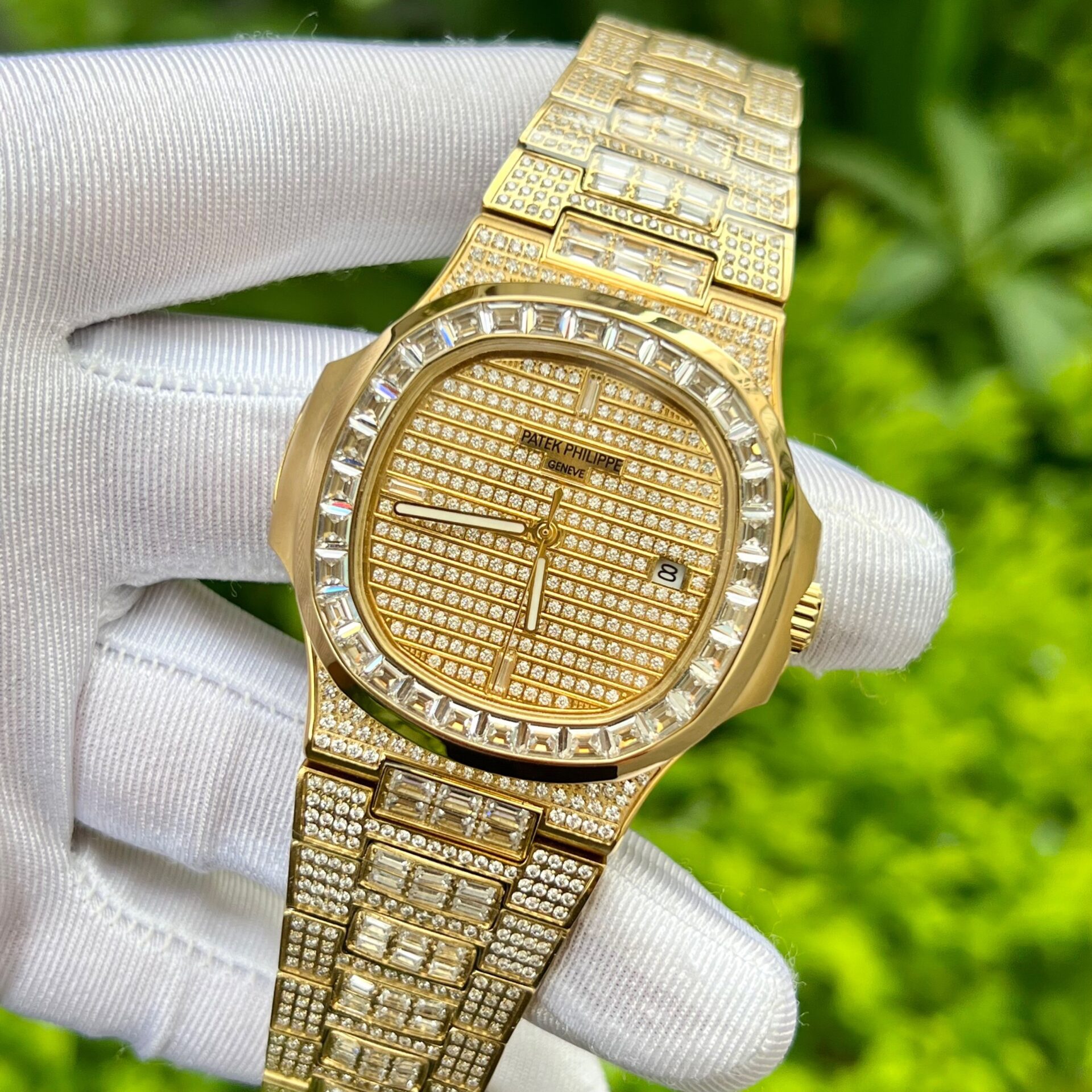 Patek Philippe Nautilus 5719 Replica 1:1 Watch With Full Stone Yellow Gold Plated 3K 40mm