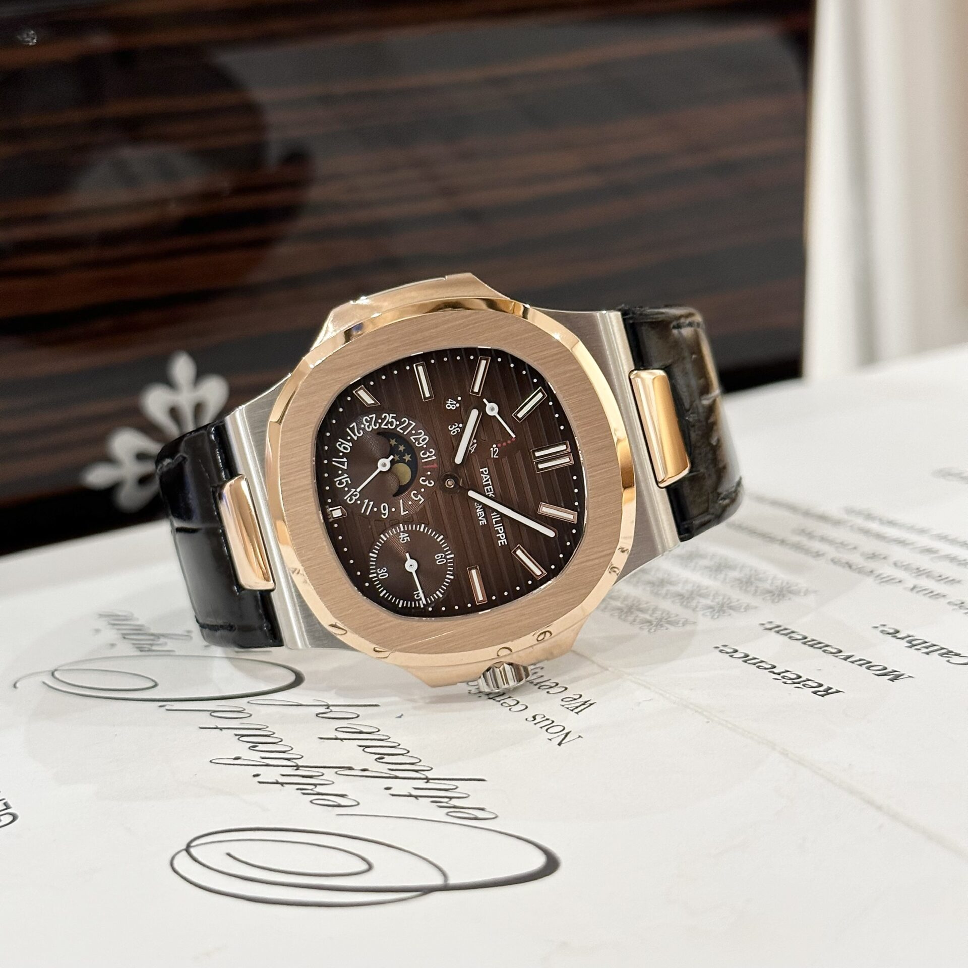 Patek Philippe Replica Watch Nautilus 5712 Demi Rose Gold Chocolate GRF 40mm
