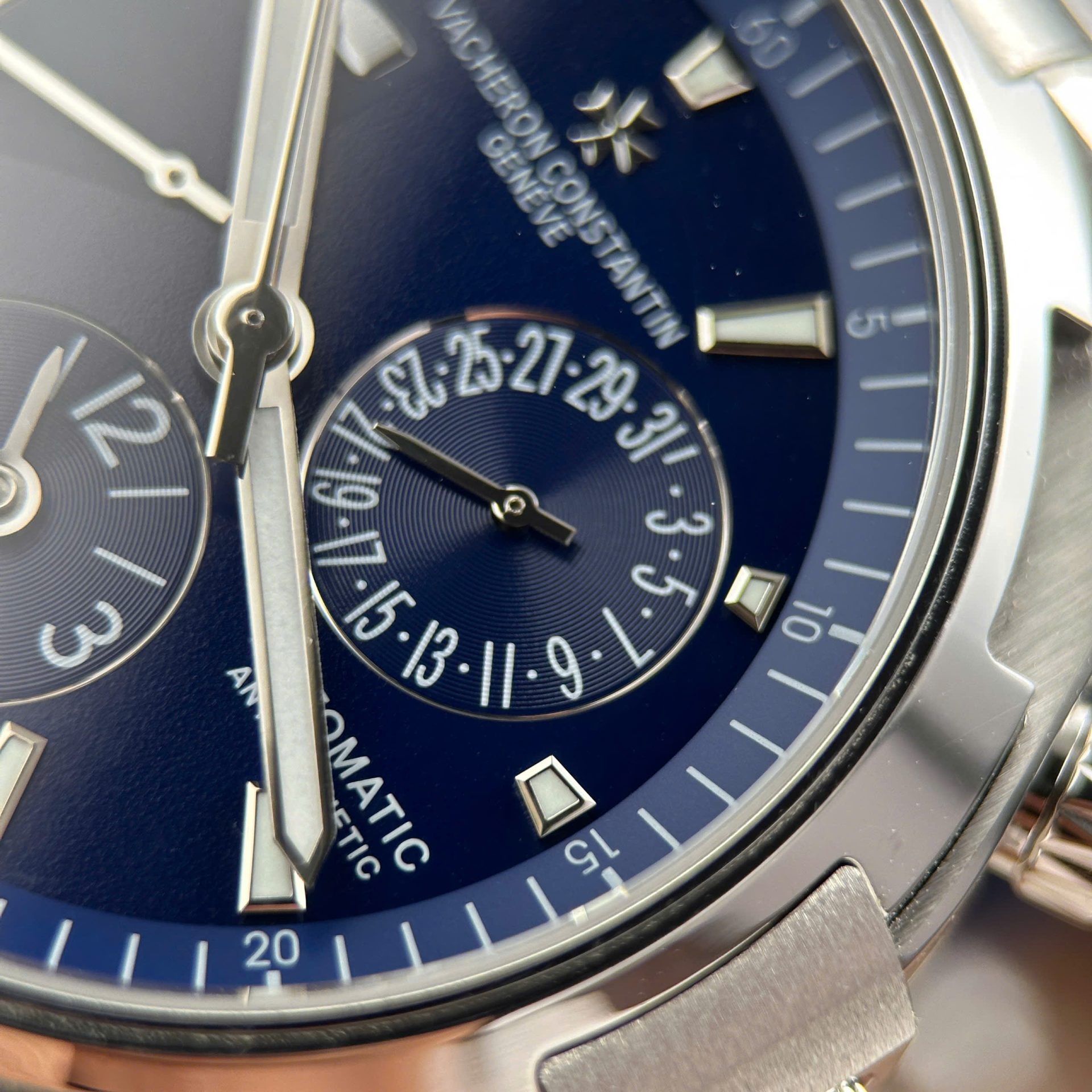 Vacheron Constantin Overseas Dual Time 47450 Replica Watches Blue Dial Rubber Strap 9F Factory 42mm