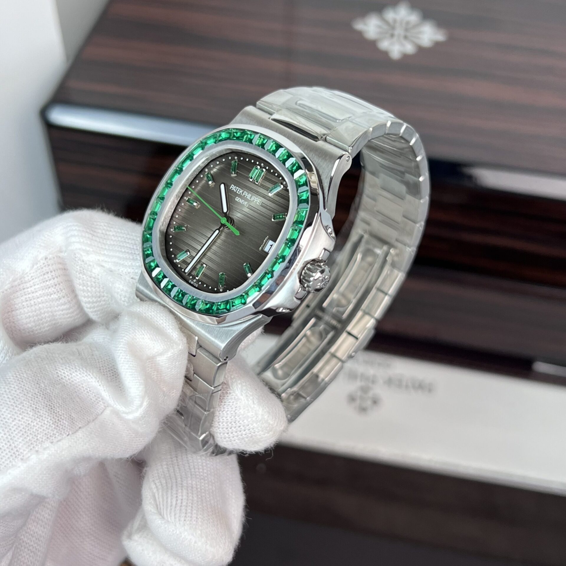 Patek Philippe Nautilus 5723 Replica 1:1 Watch Gray Dial Blue Diamond 40mm