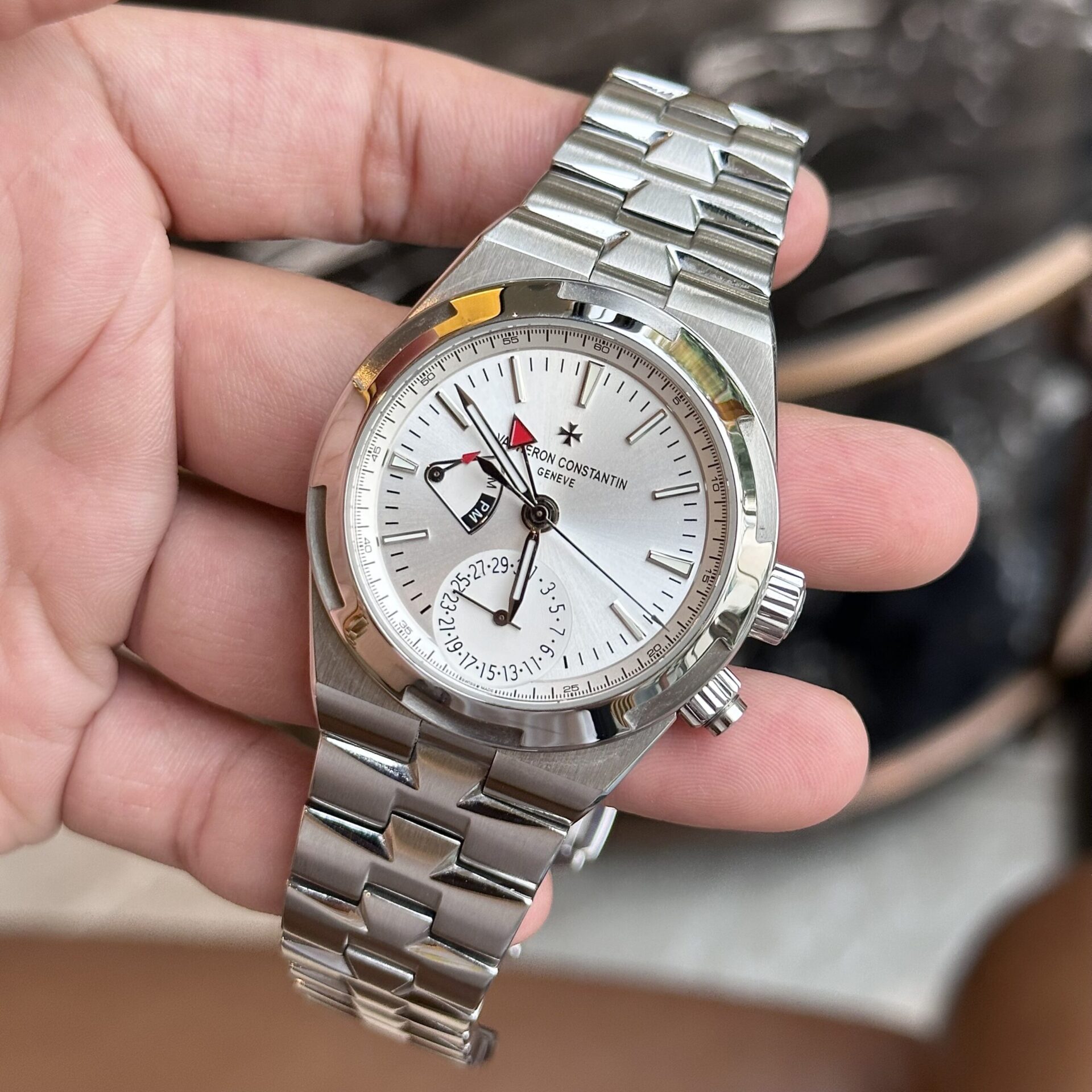 Vacheron Constantin Replica 1:1 Watch Overseas Dual Time 7900V White Dial 41mm