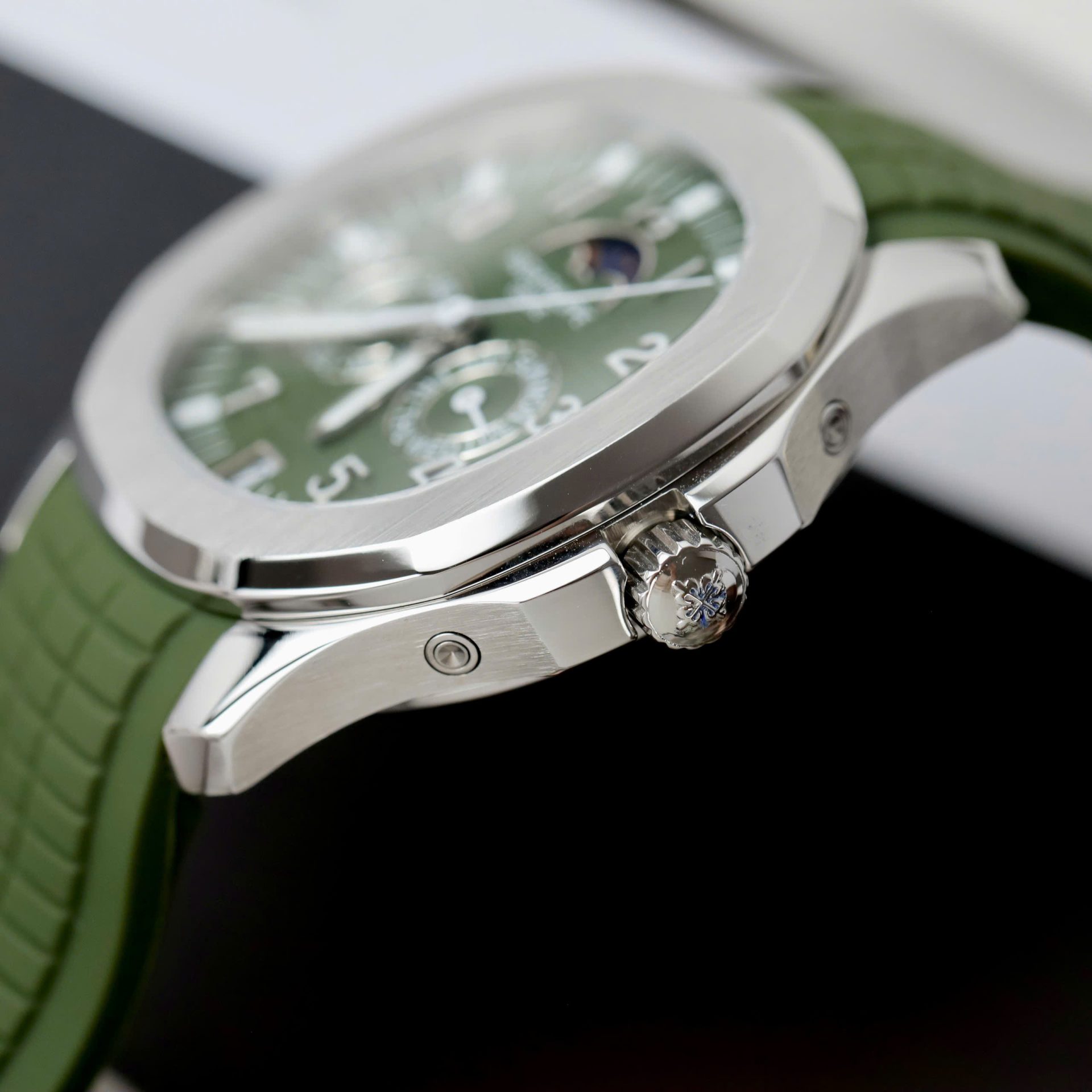 Patek Philippe Best Replica Watch Aquanaut 5261G Automatic Swiss Movement Green Dial 40mm