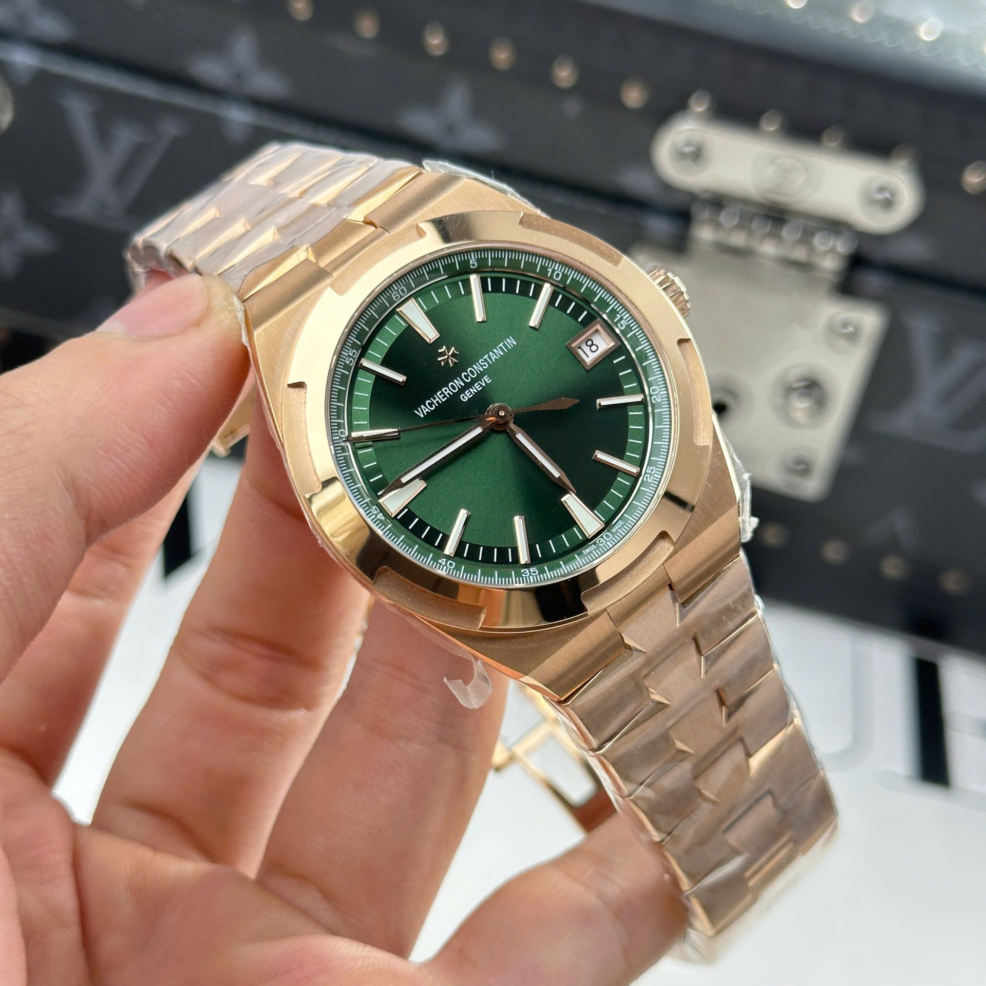 Vacheron Constantin Best Copies Watch Overseas 4500V Dial Green 41mm