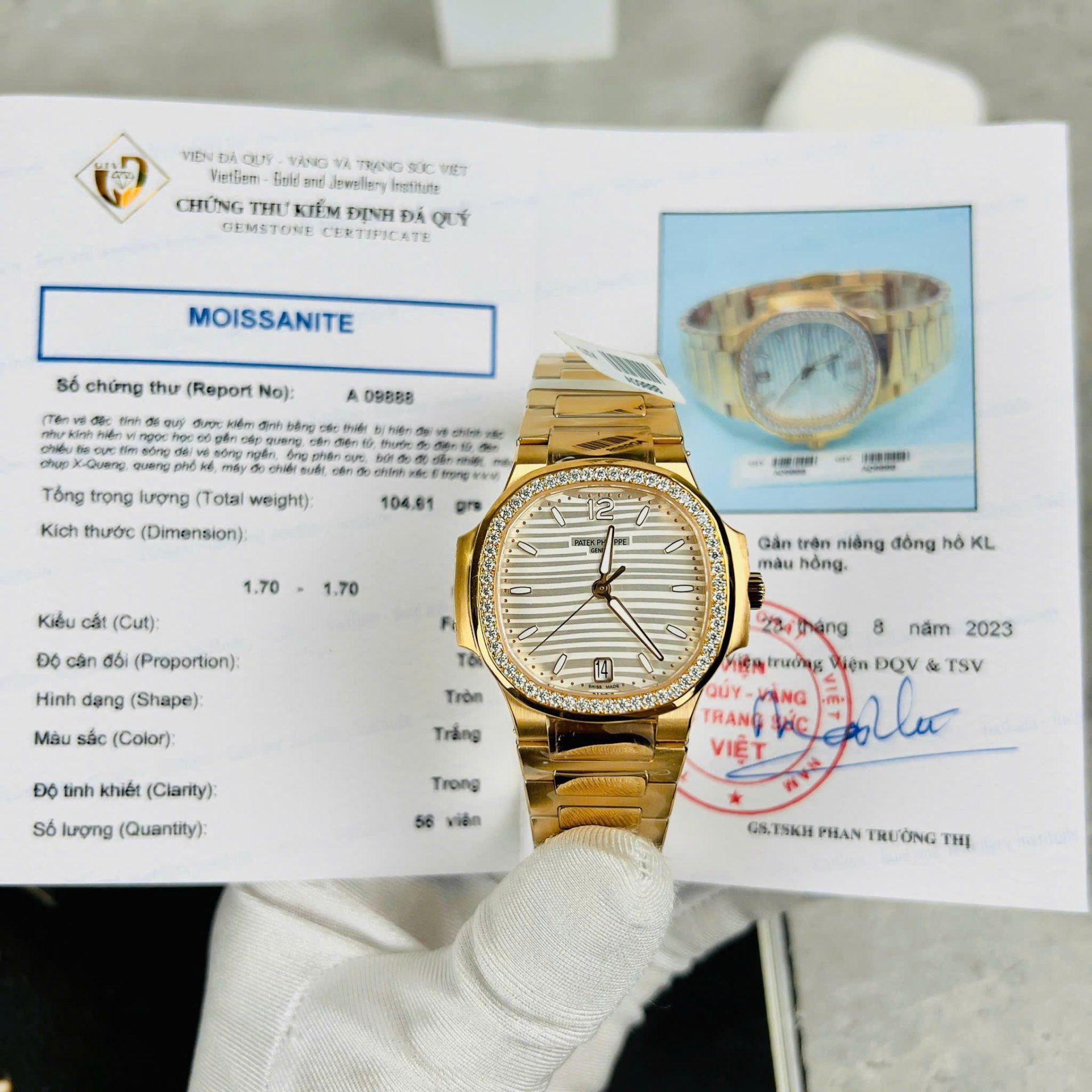 Patek Philippe Nautilus 7118 Best Replica Watches White Dial Bezel Moissanite Diamonds 35.2mm