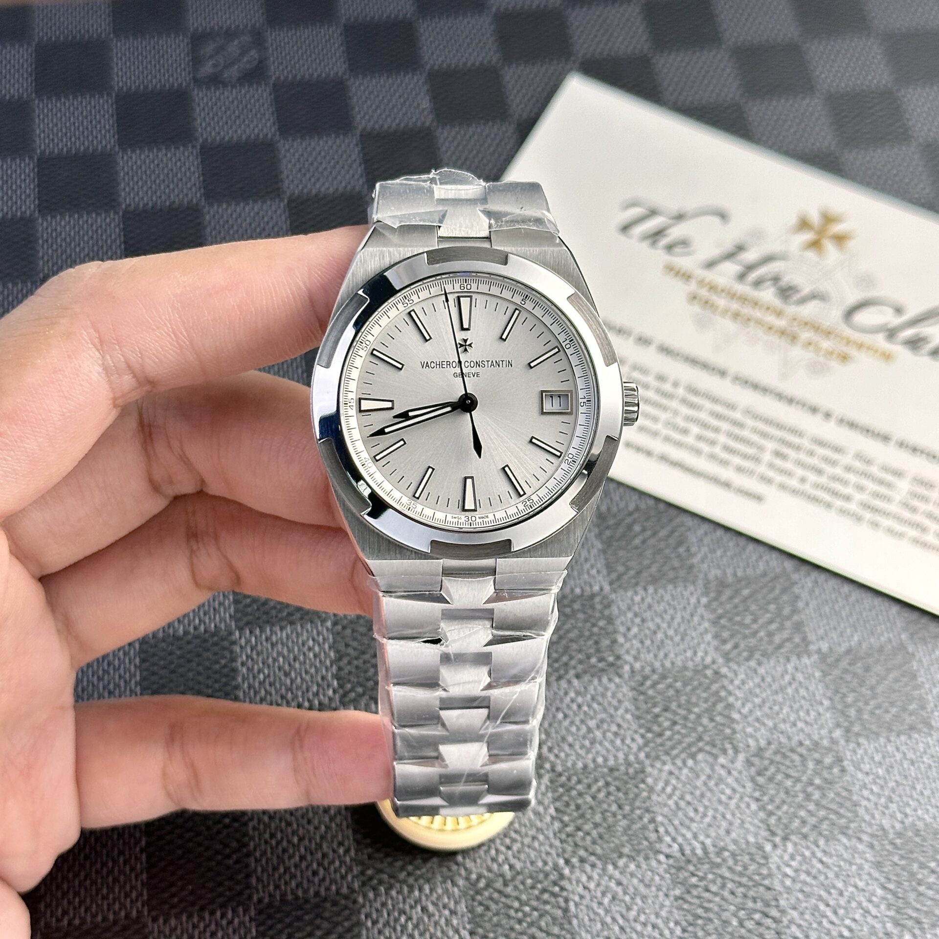 Vacheron Constantin Overseas White Dial Metal Strap Replica 1:1 Watch 41mm