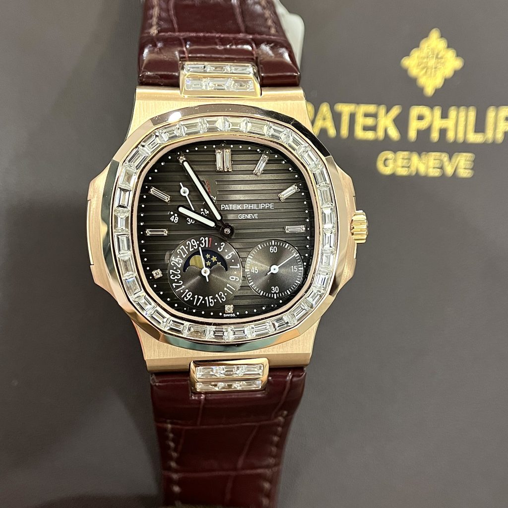 Patek Philippe Replica 1:1 Watch Nautilus 5724 18K Solid Gold With Natural Diamonds 40mm