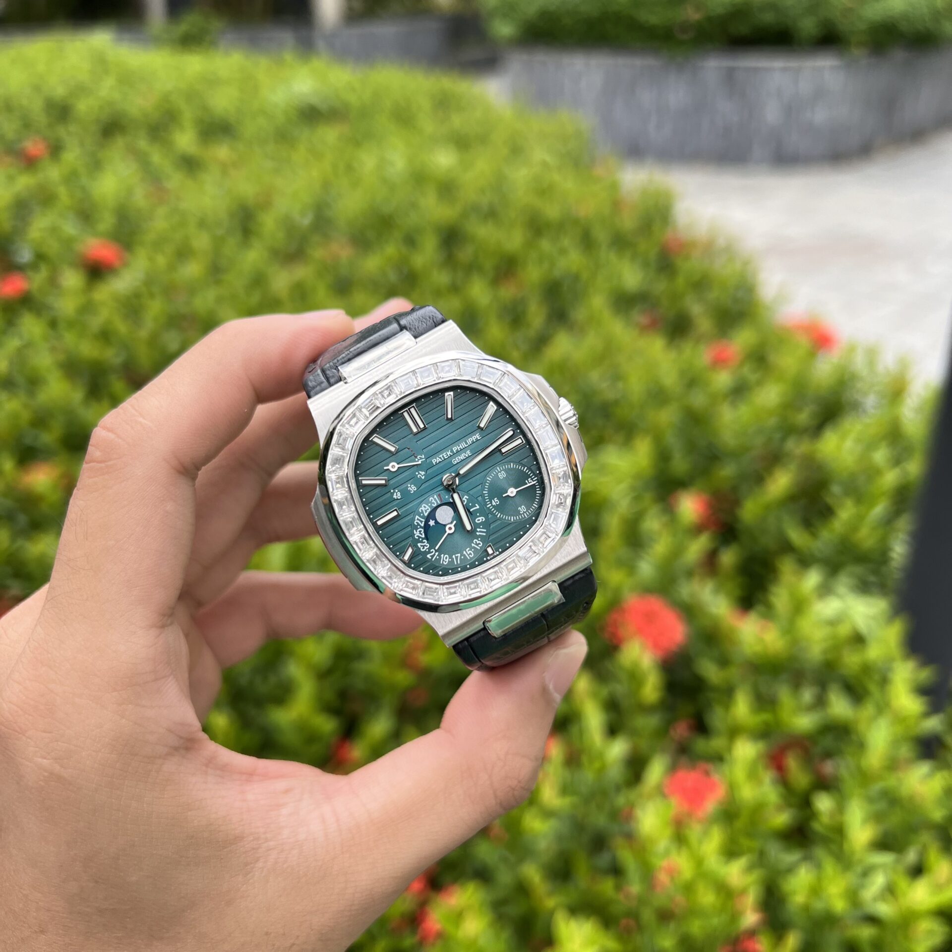 Patek Philippe Replica 11 Watch Nautilus 5722 G Moissanite Diamond Bezel 40mm