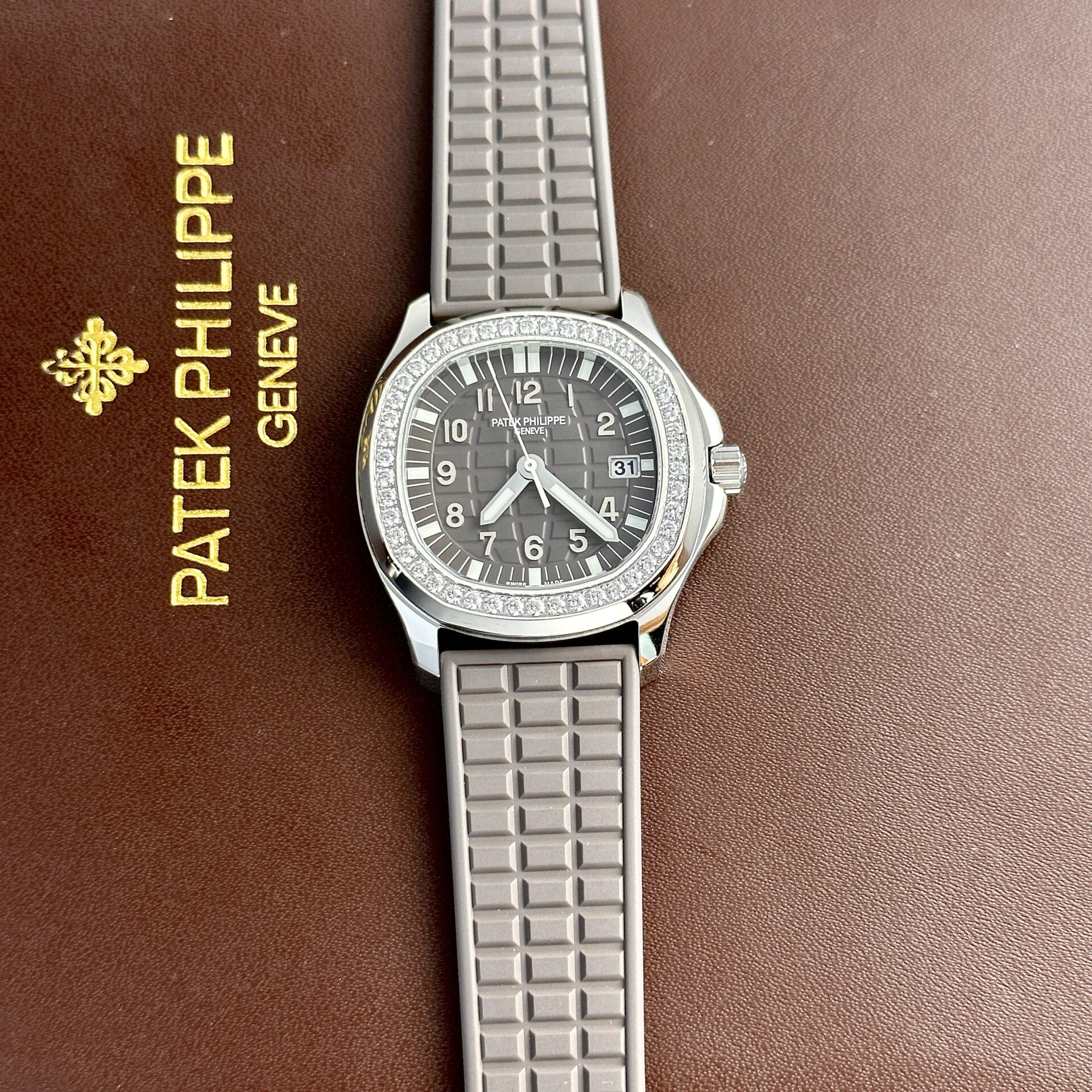 Patek Philippe Aquanaut 5067 Replica 1:1 Watch Gray With Diamonds Bezel PPF 35.6mm