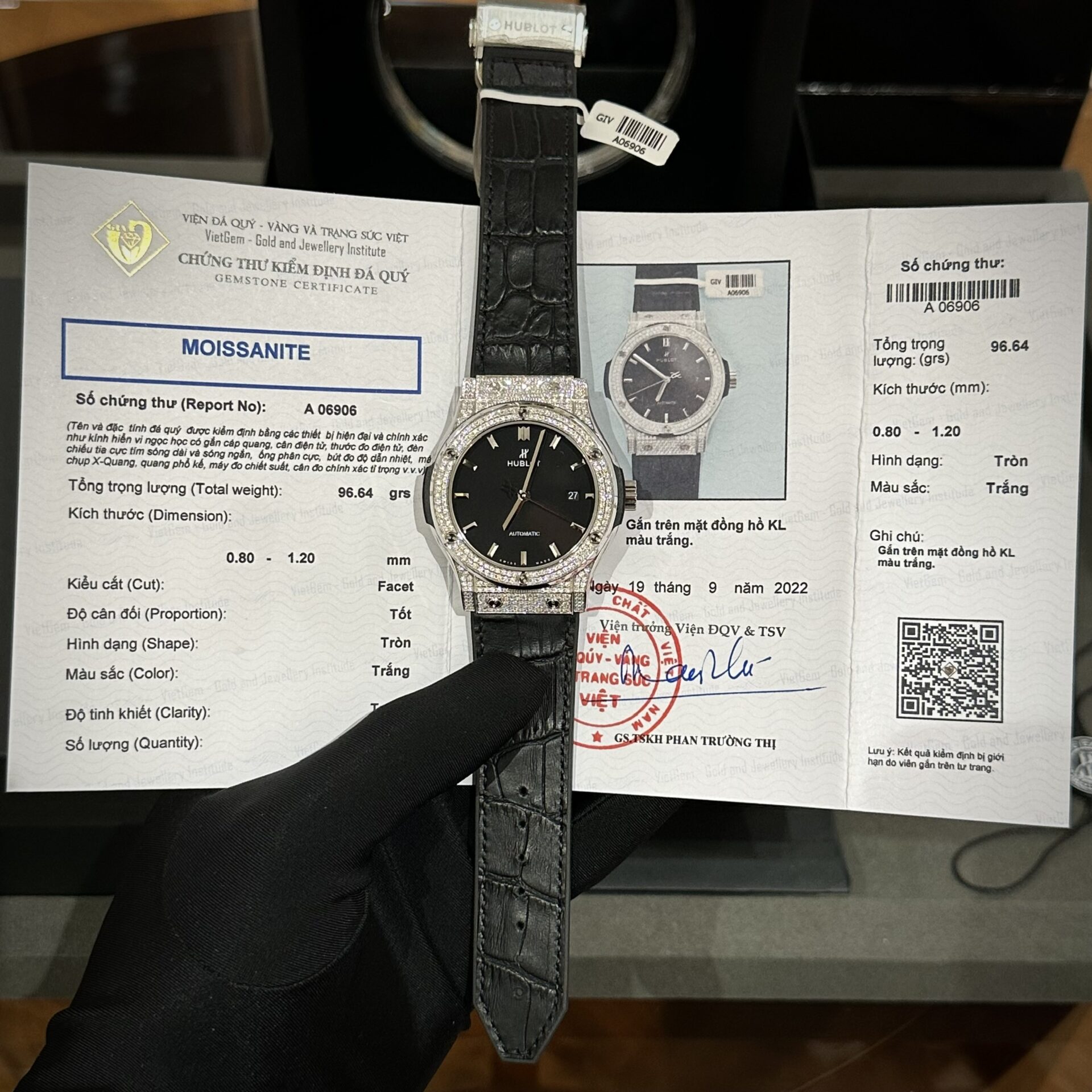 Hublot Replica 1:1 Watch Classic Fusion Full Black Moissanite Diamond 42mm