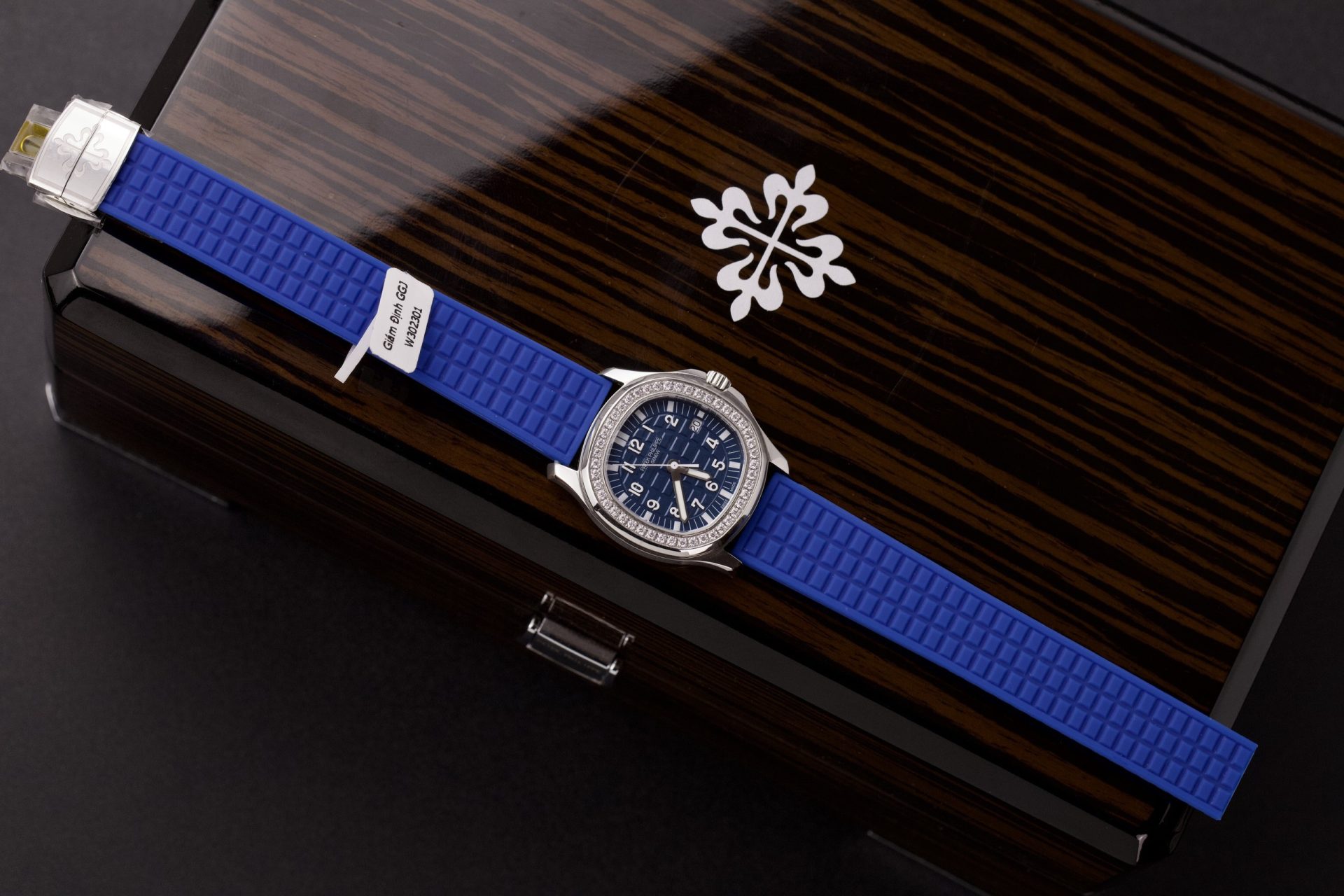 Patek Philippe Rep 11 Watch Aquanaut 5067 Moissanite Diamond Grade Blue Quartz Movement 35.6mm