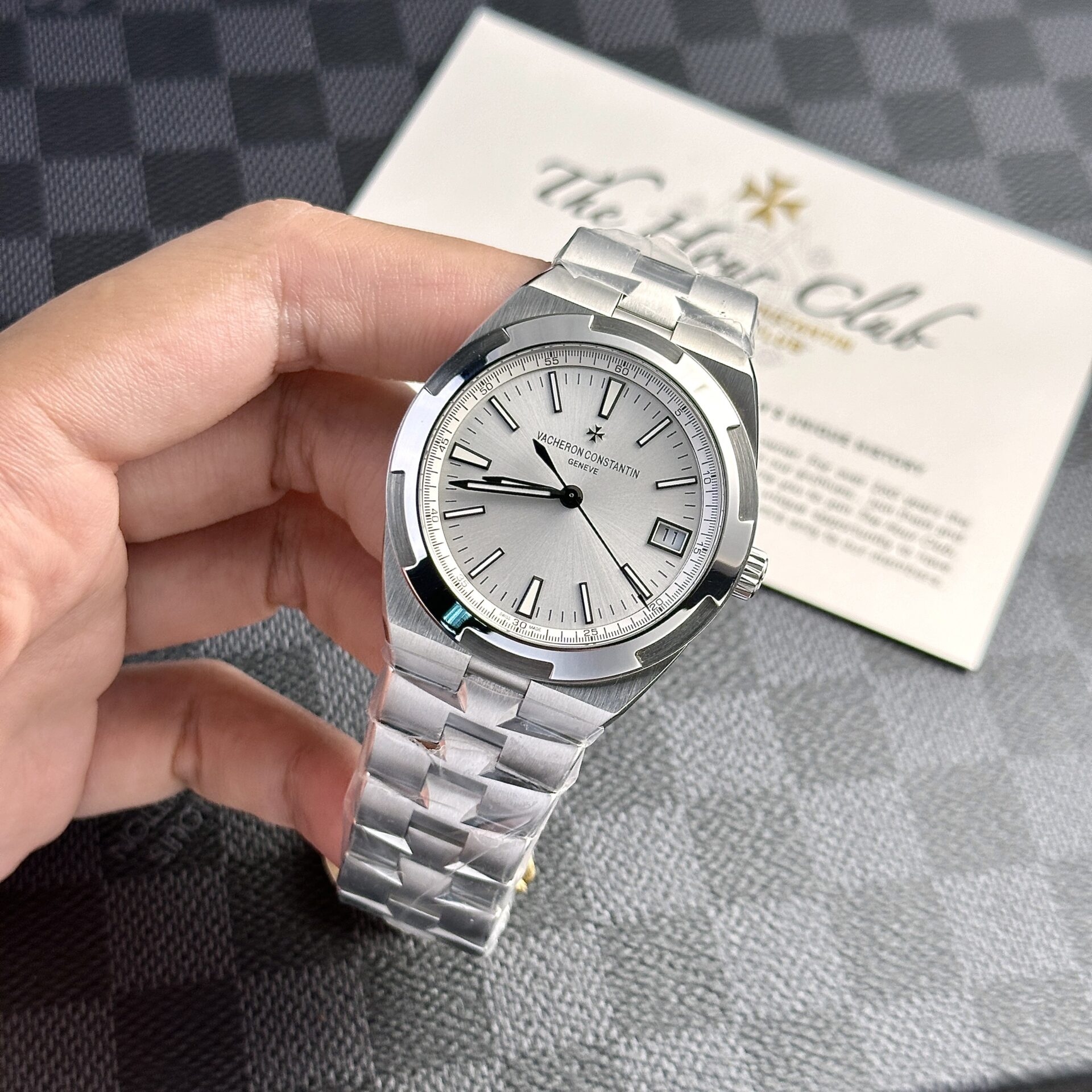 Vacheron Constantin Overseas White Dial Metal Strap Replica 1:1 Watch 41mm