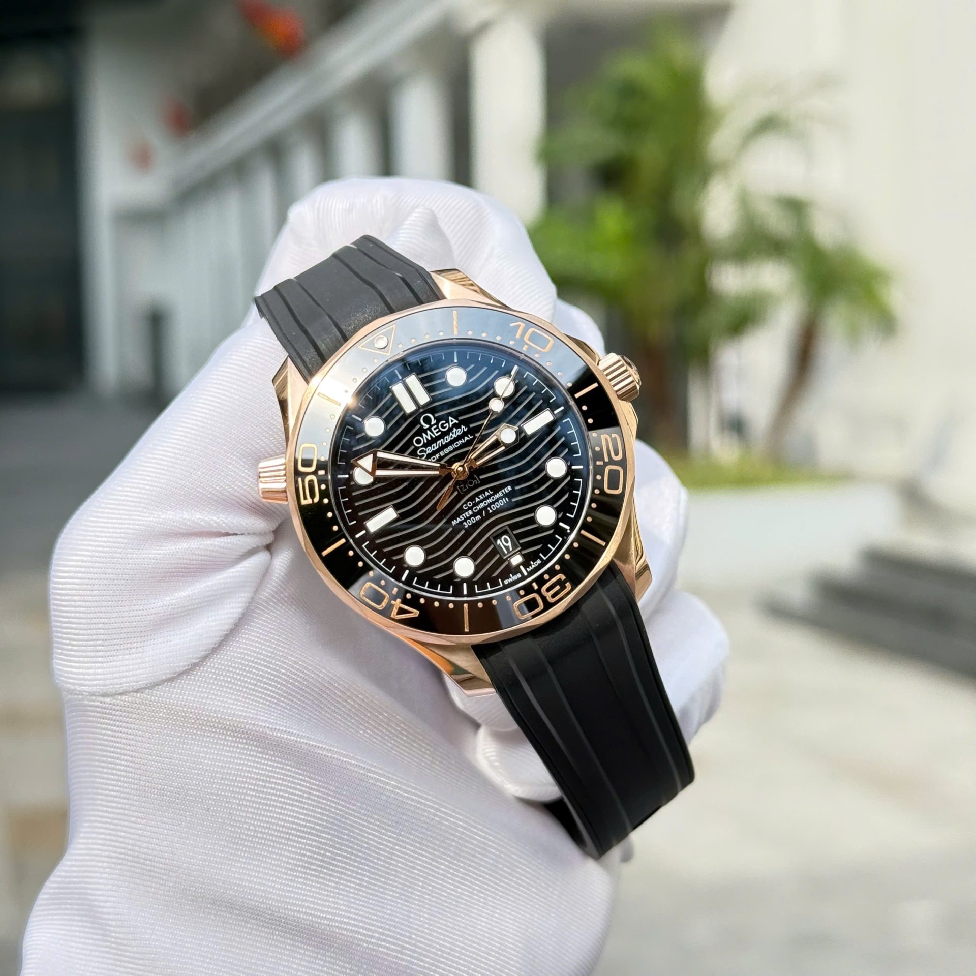 Omega High End Watch Replicas Seamaster Diver 300M Sedna™ Black Rubber Strap VS Factory 42mm