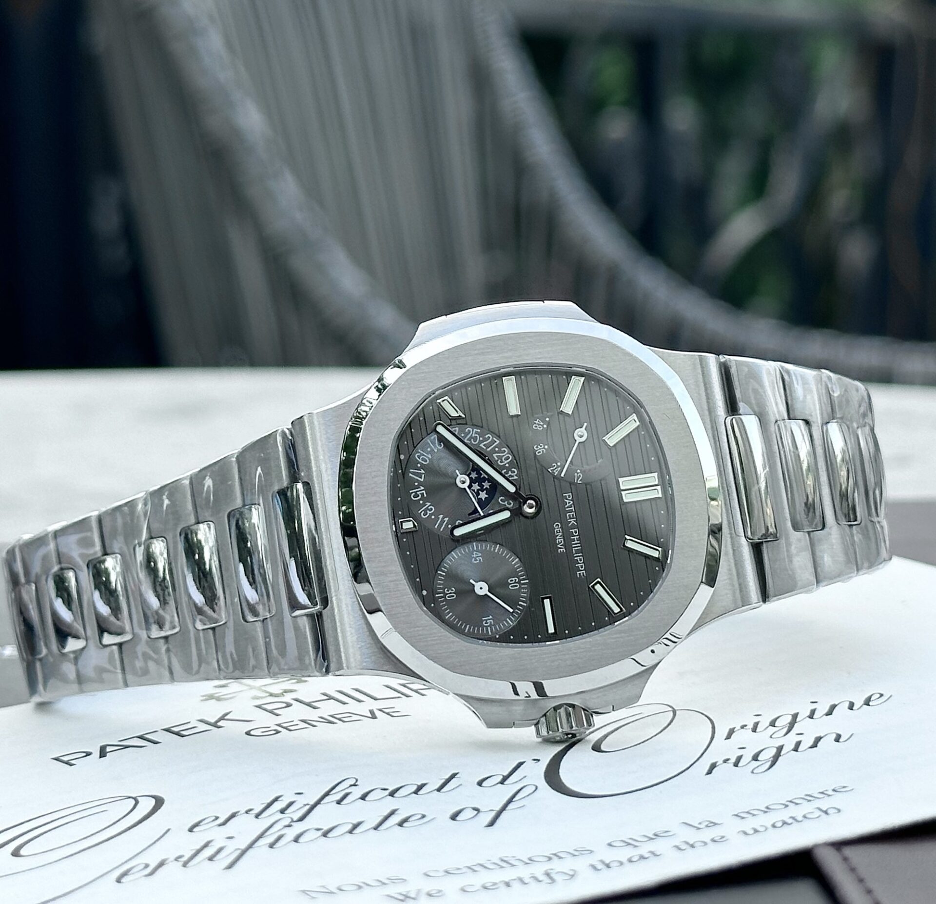 Patek Philippe Nautilus 5712 Gray Dial Replica 1:1 Watch GR Factory 40mm