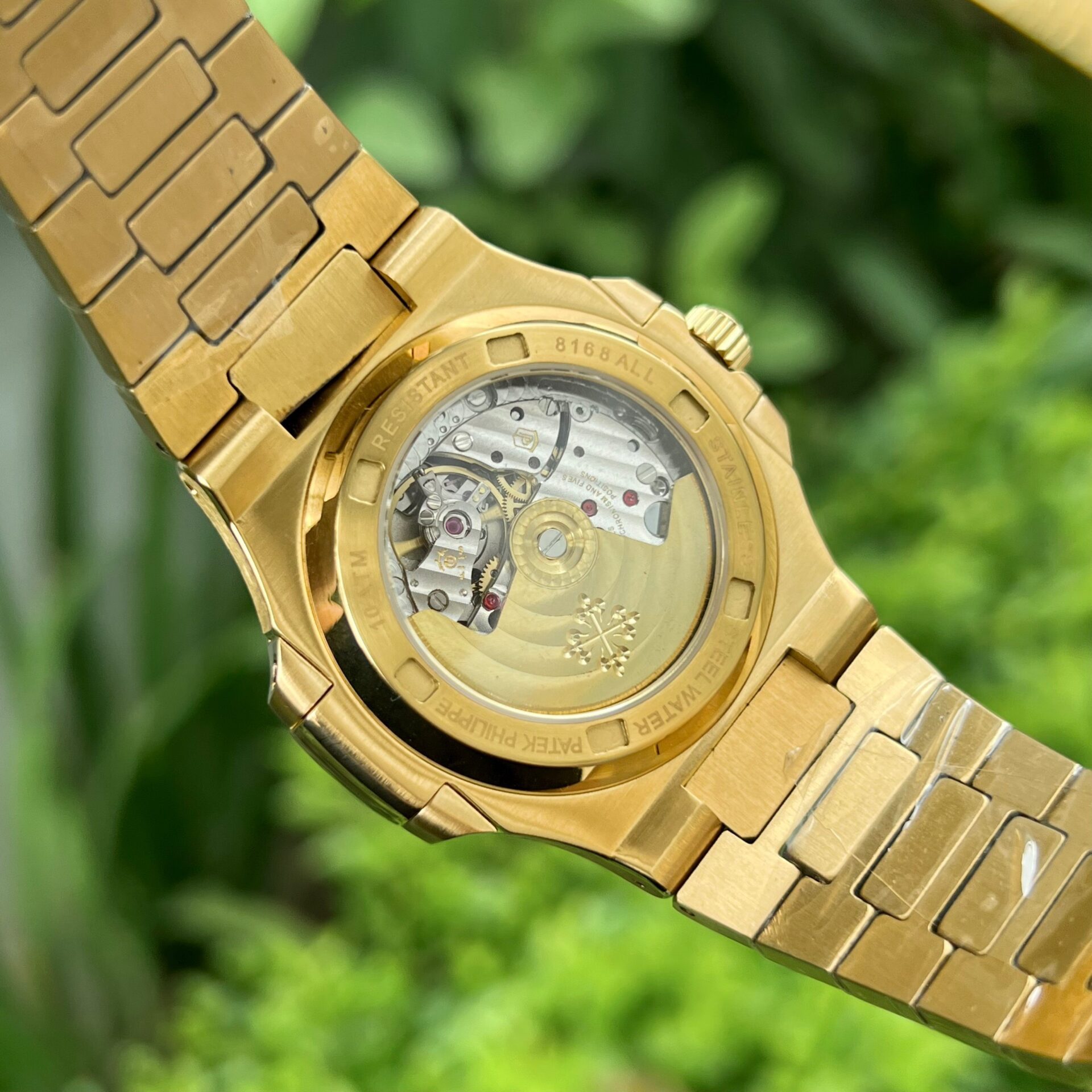 Patek Philippe Nautilus 5719 Replica 1:1 Watch With Full Stone Yellow Gold Plated 3K 40mm
