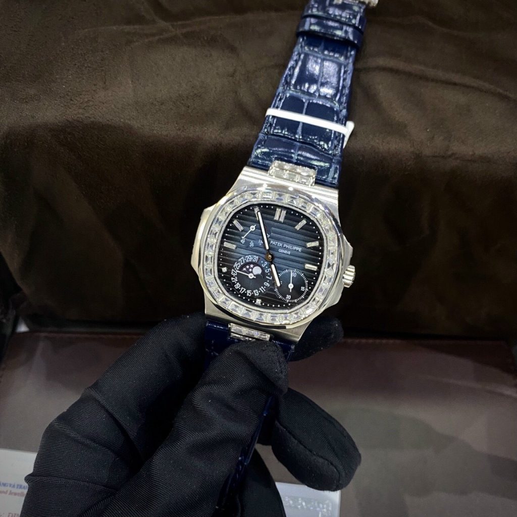 Patek Philippe Rep 11 Watch Nautilus 5724 Moissanite Baguette Blue Dial 40mm