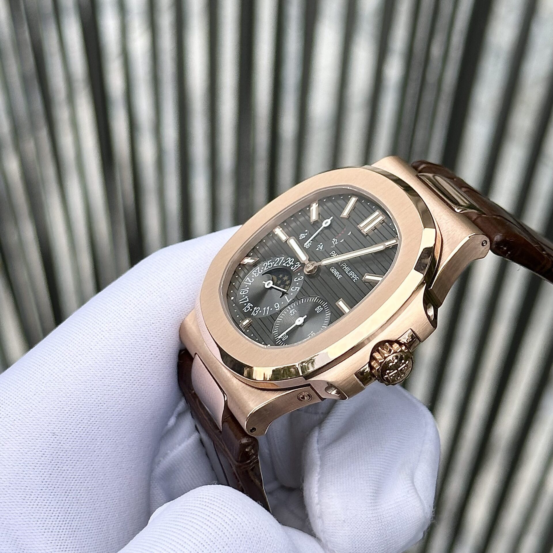 Patek Philippe Nautilus 5712 Rose Gold Replica Watch Leather Strap Factory GR 40mm