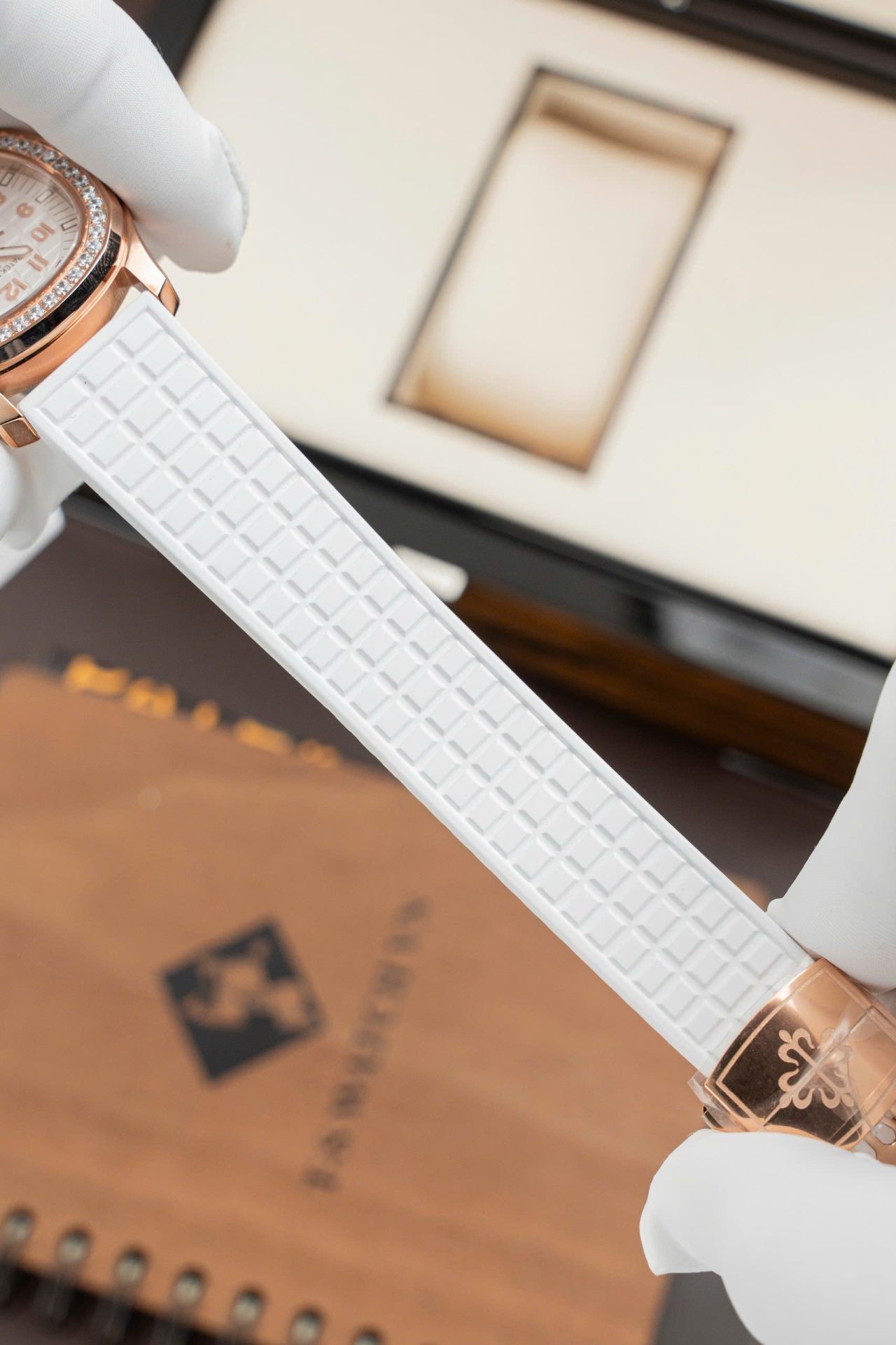 Patek Philippe Aquanaut 5067 Đính Đá Nữ Replica Cao Cấp Nhà Máy PPF 35.6mm