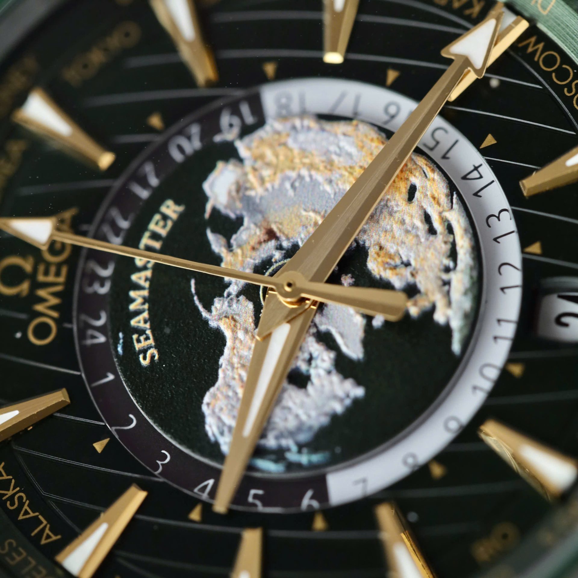 Omega Seamaster Replica Watch Aqua Terra Worldtimer Green Dial 43mm