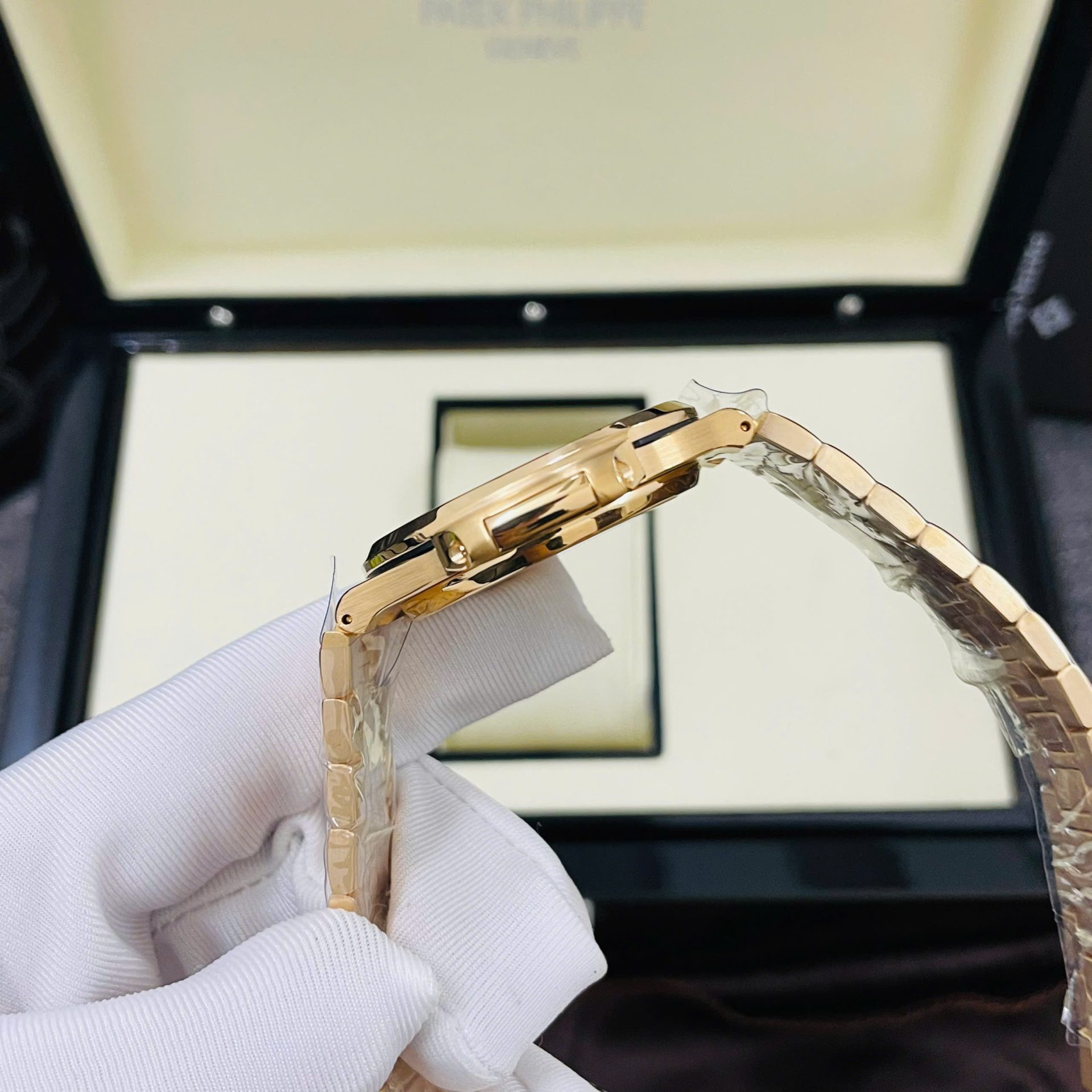 Patek Philippe Nautilus 5723 Copies Watch 18K Gold Wrapped + Synthetic Ruby 40mm