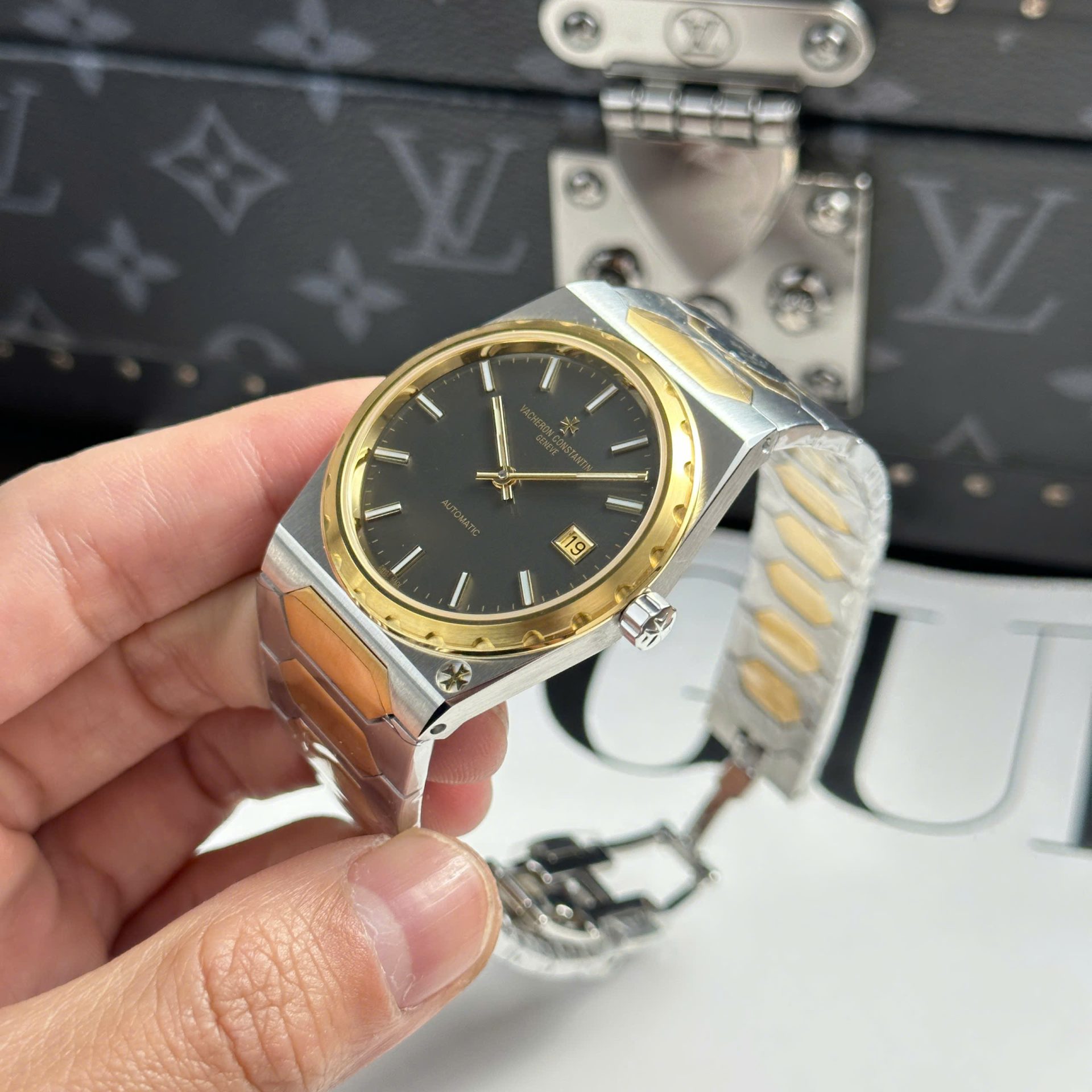 Vacheron Constantin Historiques 222 Fake 11 Watches Dial Black Metal Wire 8F Factory 37mm