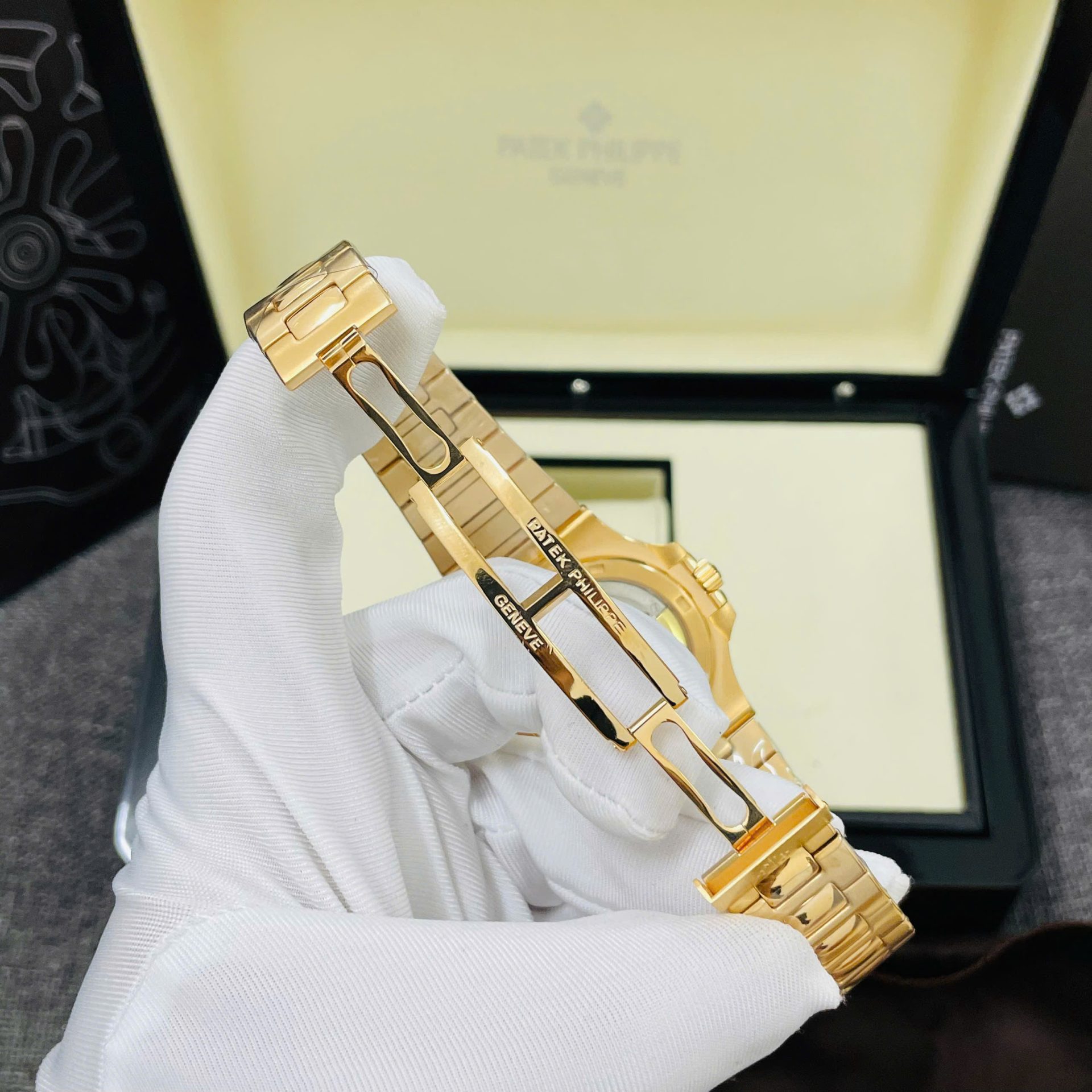 Patek Philippe Nautilus 5723 Copies Watch 18K Gold Wrapped + Synthetic Ruby 40mm