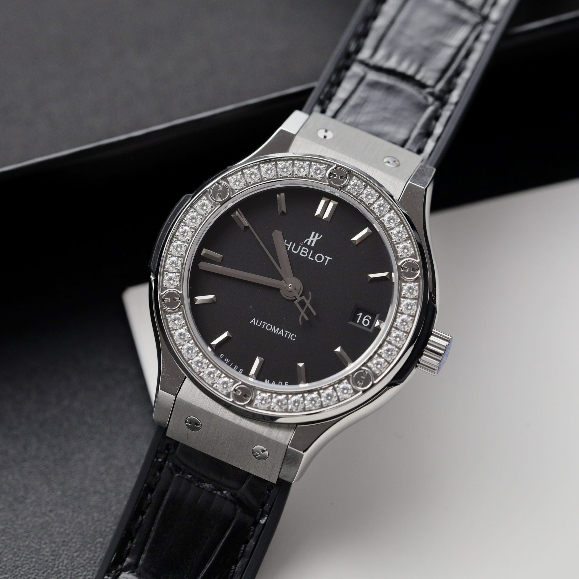 Hublot Replica 1:1 Watch Classic Fusion Black Moissanite Diamonds Factory HB 42mm
