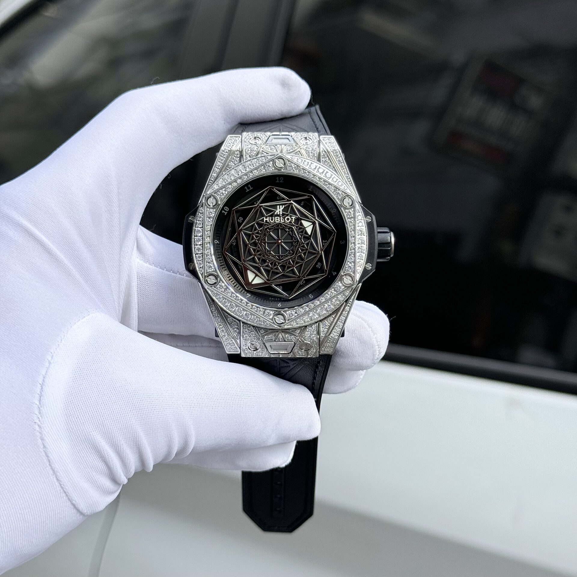 Hublot Replica 1:1 Watch Big Bang Sang Bleu Titanium With Full Stone 44mm