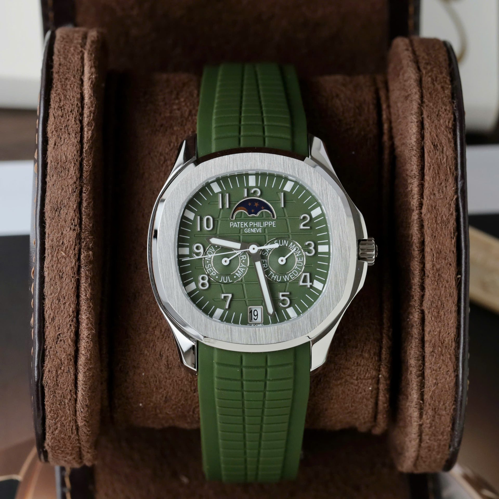 Patek Philippe Best Replica Watch Aquanaut 5261G Automatic Swiss Movement Green Dial 40mm
