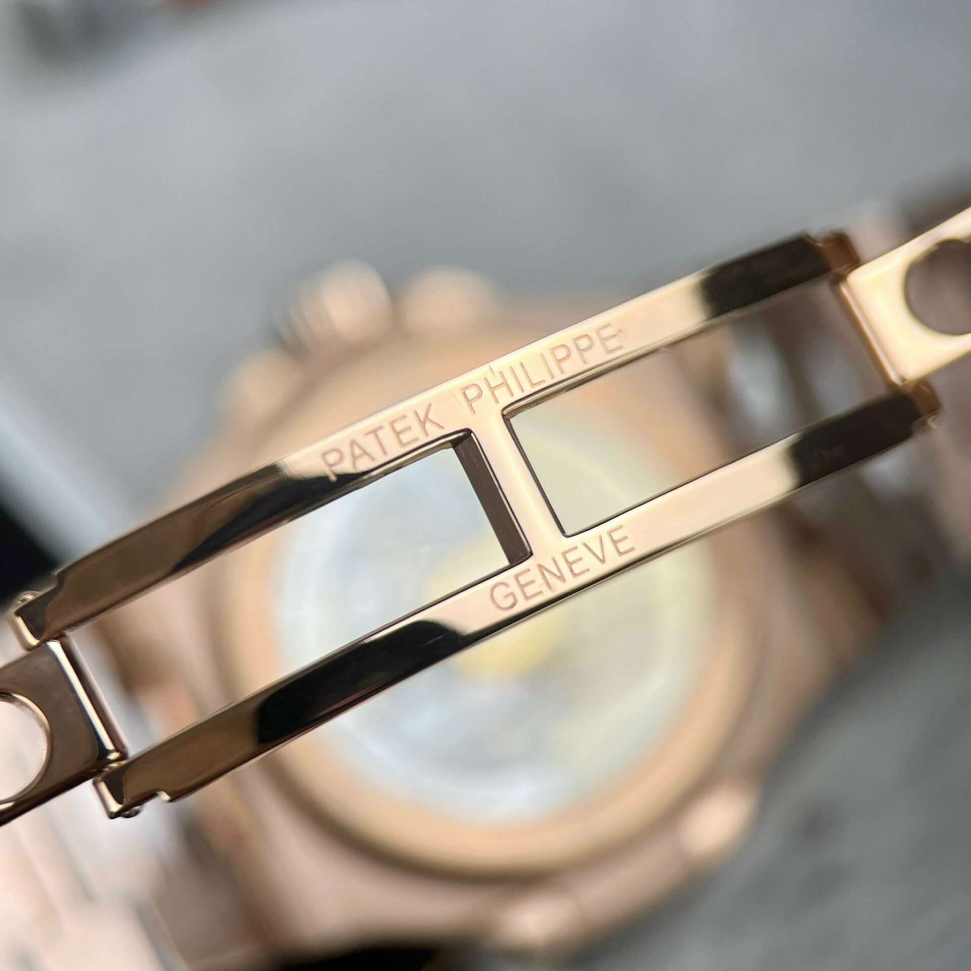Patek Philippe Nautilus 5723 Gray Dial With Red Ruby Replica 1:1 Watch 40mm