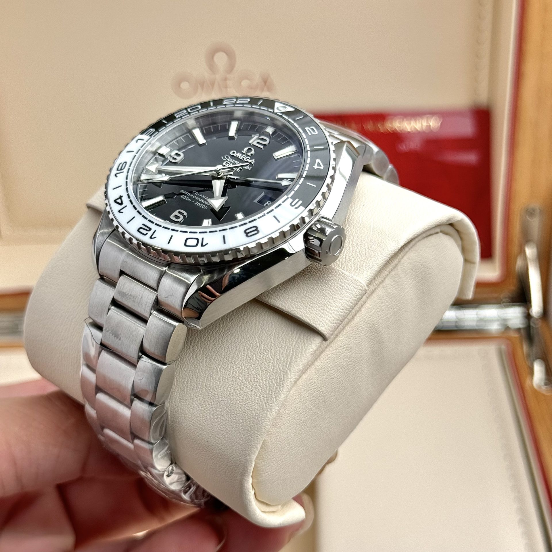 Omega Replica 1:1 Watch Seamaster Planet Ocean GMT Black Dial 43.5mm