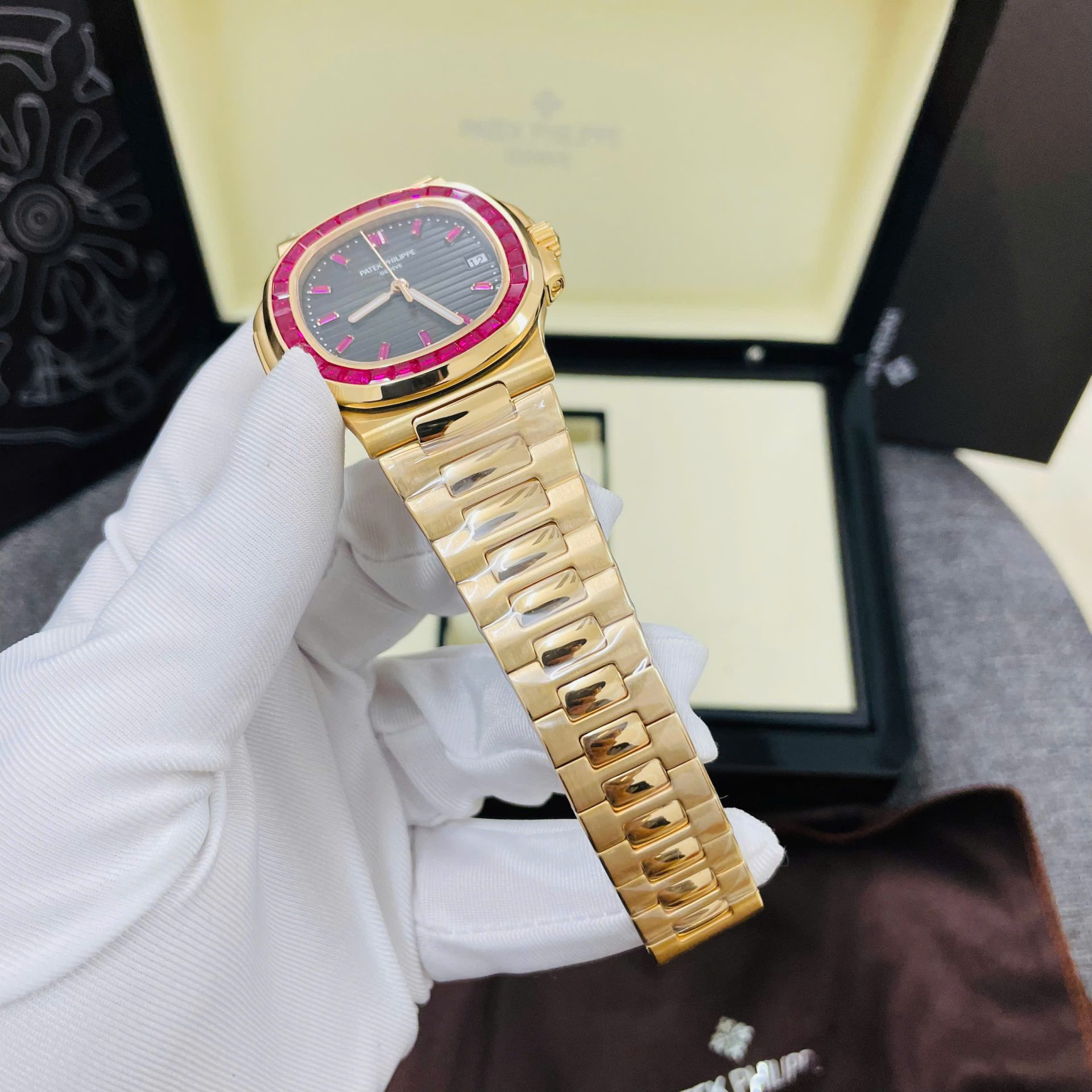 Patek Philippe Nautilus 5723 Copies Watch 18K Gold Wrapped + Synthetic Ruby 40mm