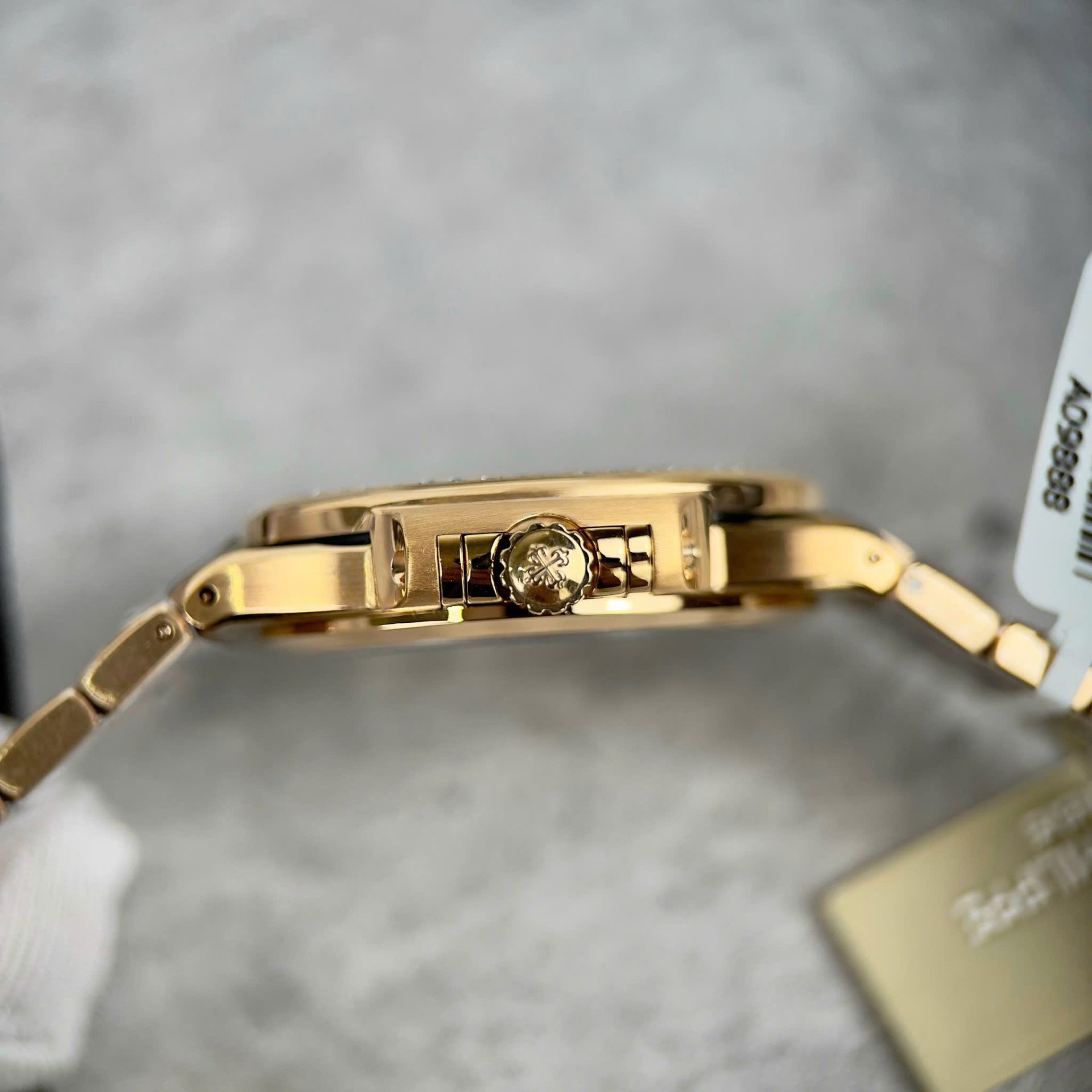 Patek Philippe Nautilus 7118 Best Replica Watches White Dial Bezel Moissanite Diamonds 35.2mm