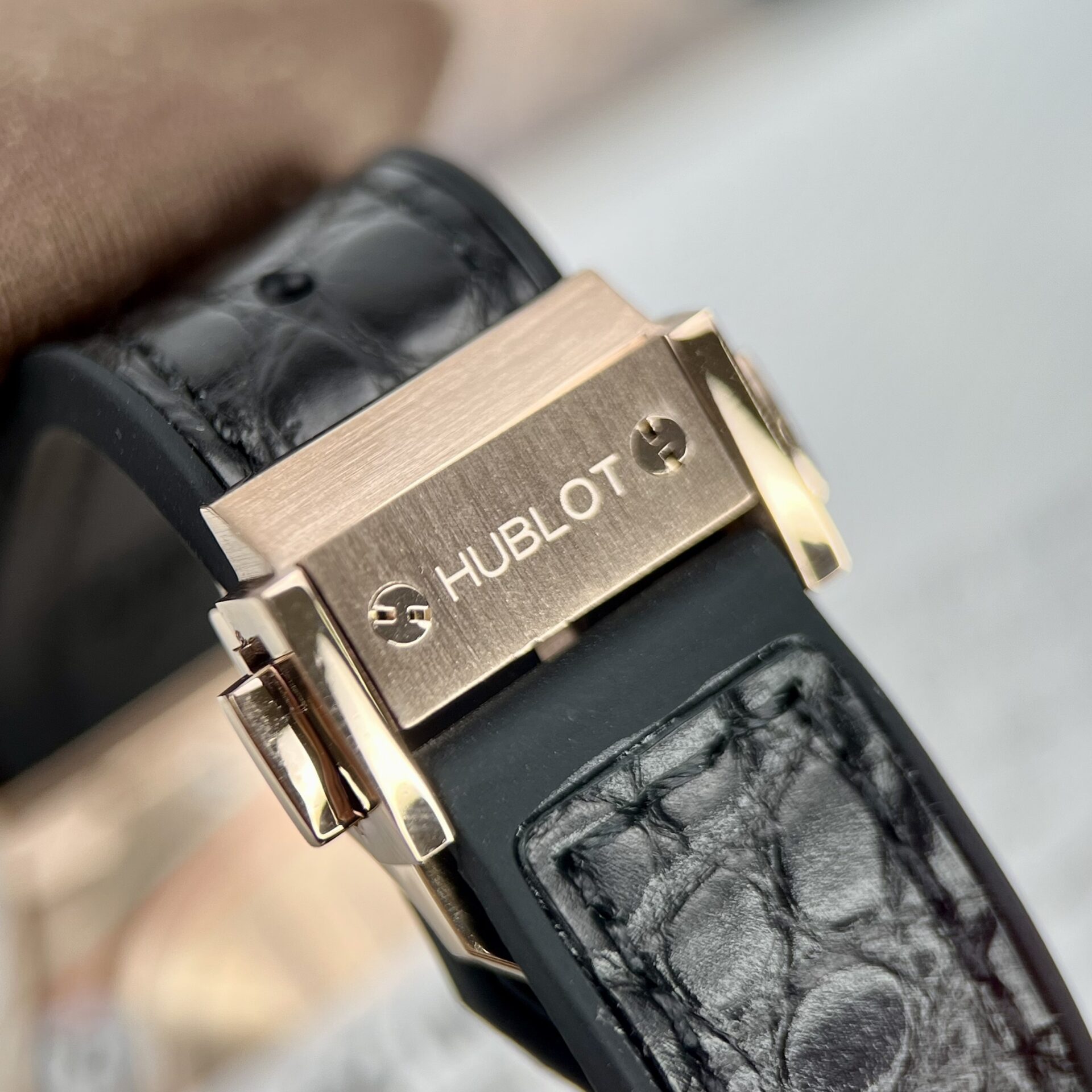 Hublot Replica Watch Classic Fusion King Gold Women s Black Swiss Movement 33mm