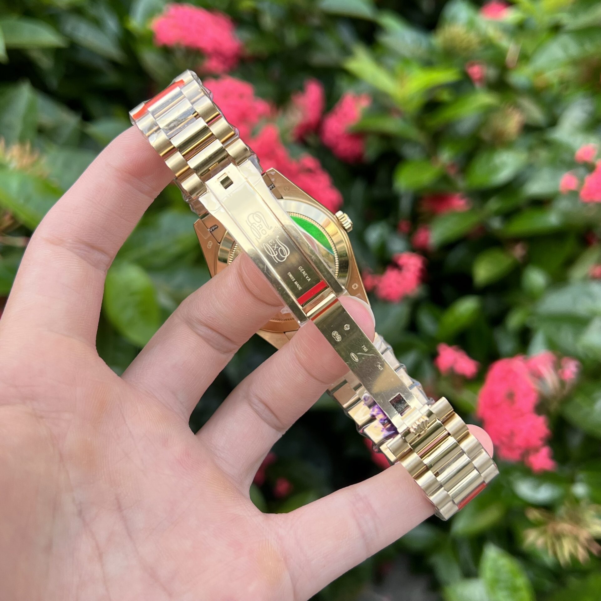 Rolex Replica Watch Day-Date Purple Mother of Pearl Dial Yellow Gold 40mm