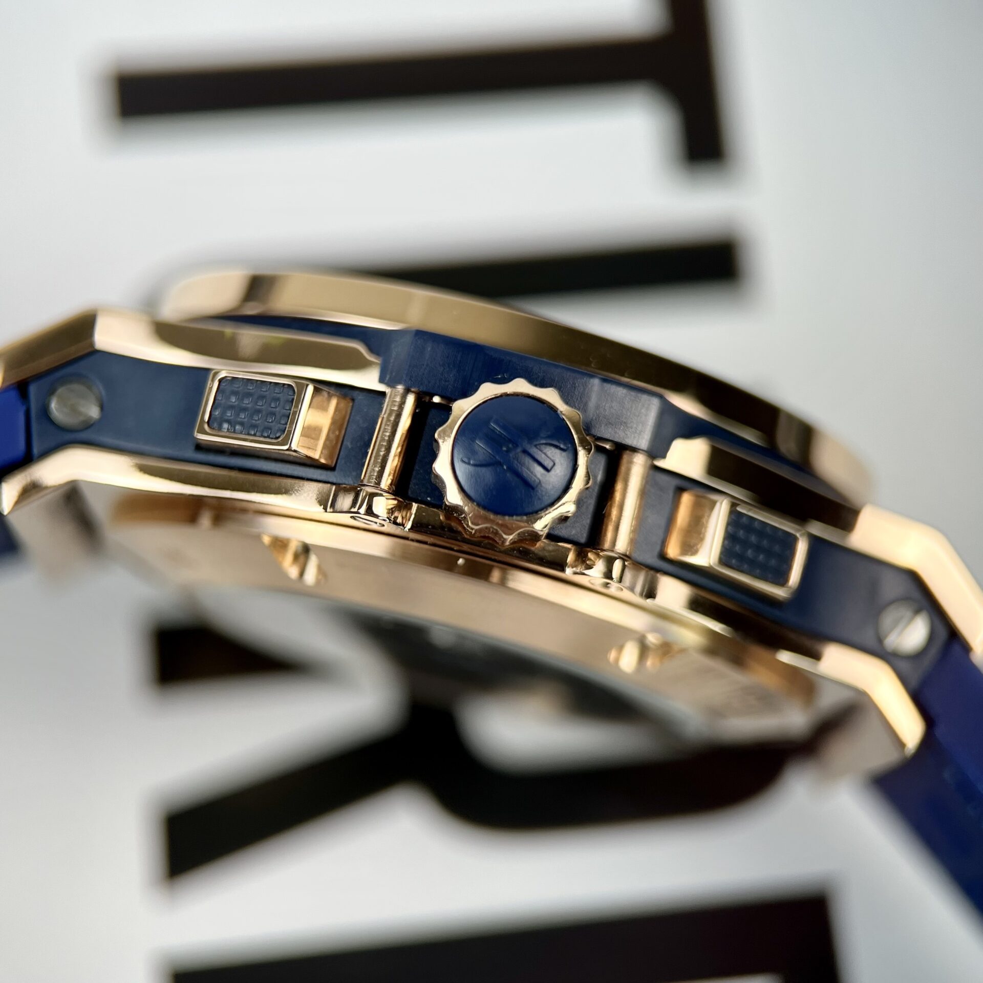 Hublot Replica 1:1 Watch Big Bang Chronograph Blue With Moissanite Bezel 44mm