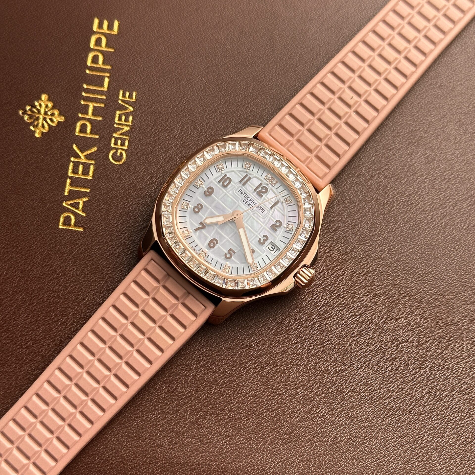 Patek Philippe Aquanaut 5072R Mother of Pearl Replica 1:1 Watch PPF 35.6mm