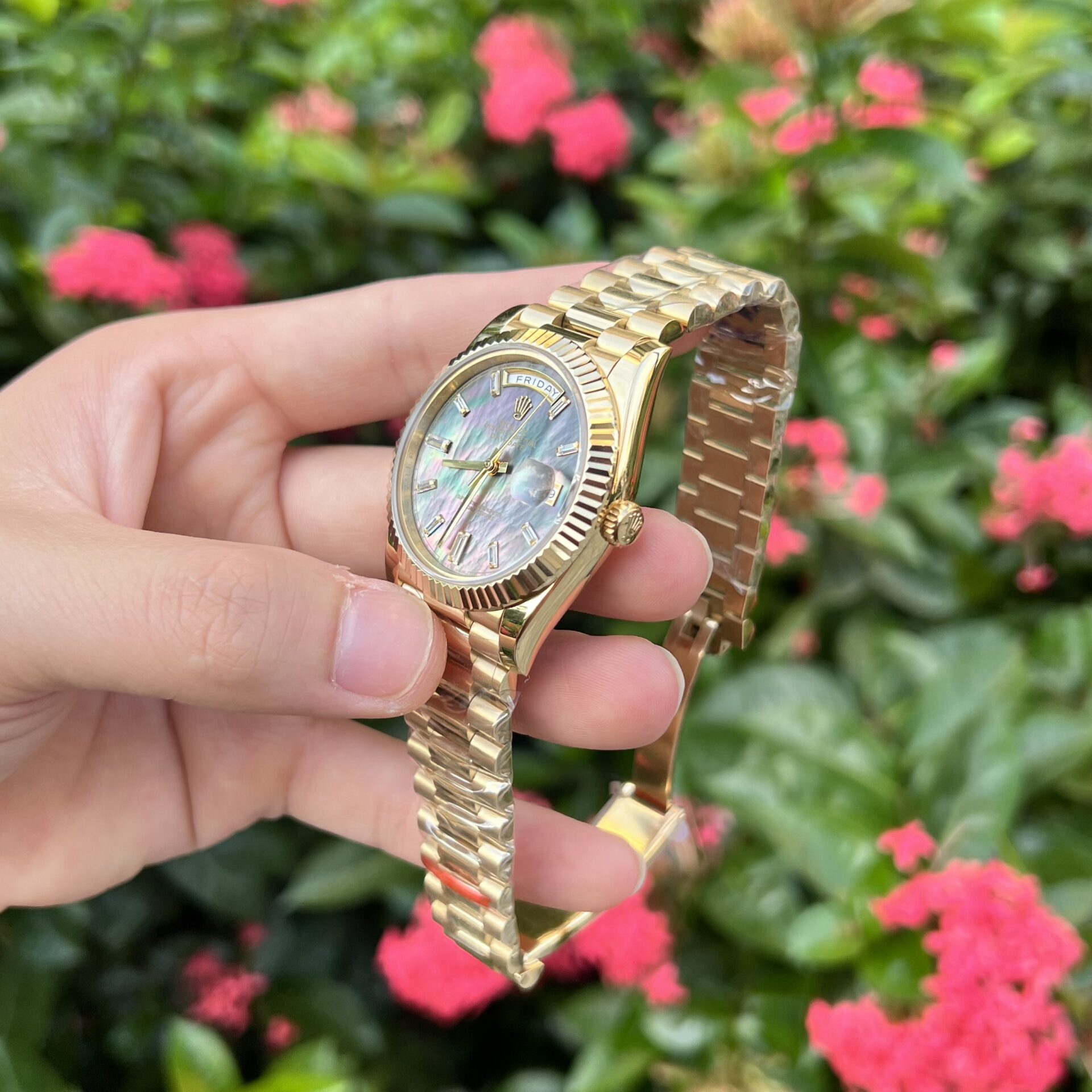 Rolex Replica Watch Day-Date Purple Mother of Pearl Dial Yellow Gold 40mm
