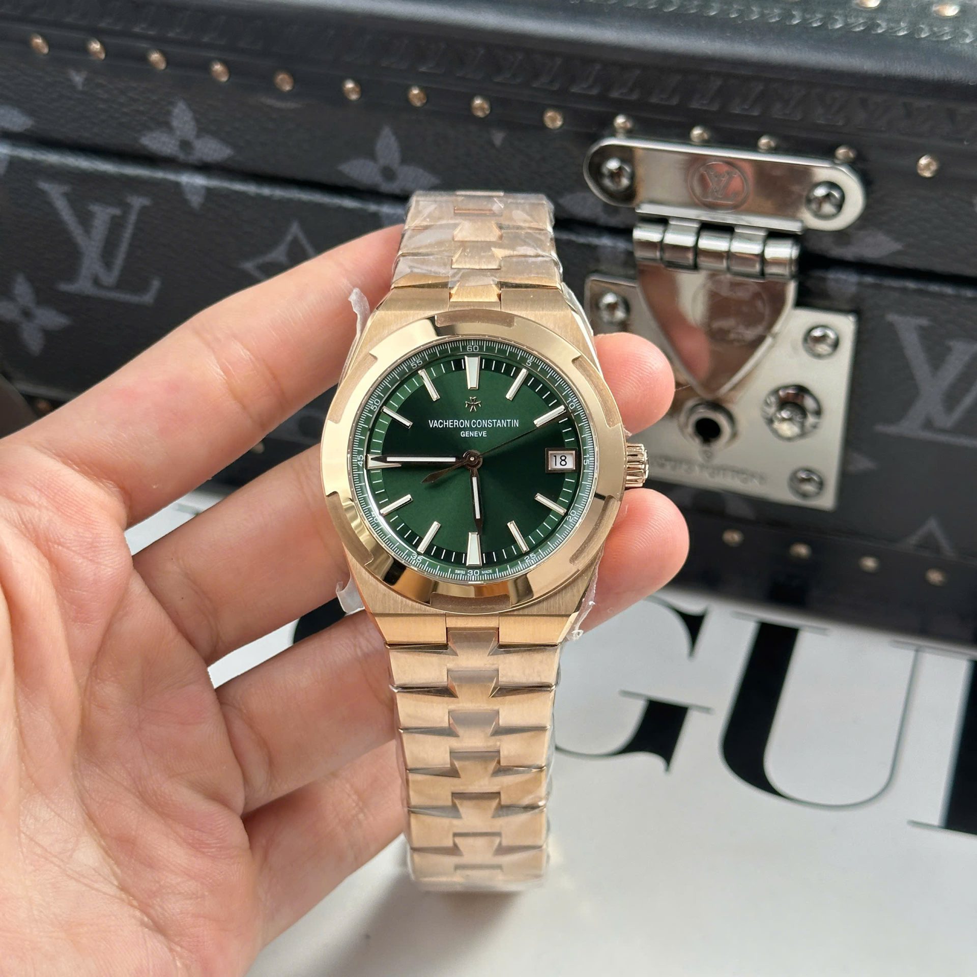 Vacheron Constantin Best Copies Watch Overseas 4500V Dial Green 41mm