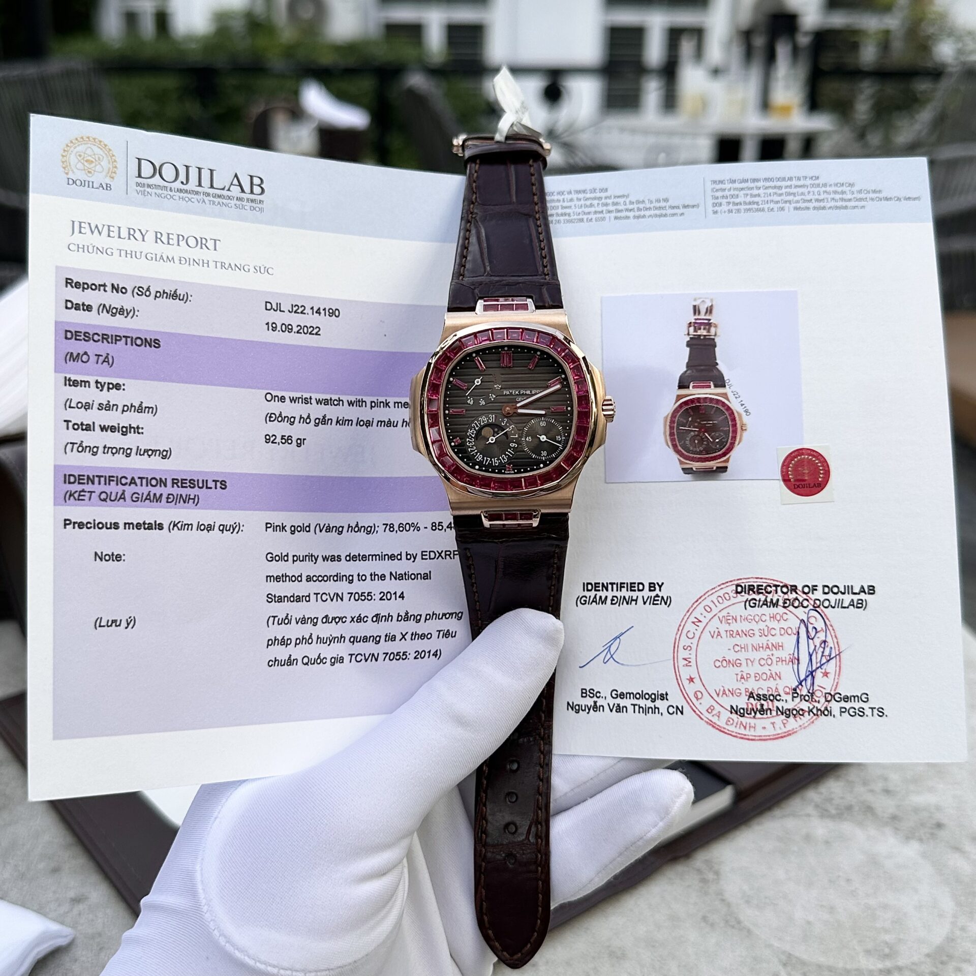 Patek Philippe Nautilus 5724 Gold Wrapped With Ruby Replica Watch 40mm