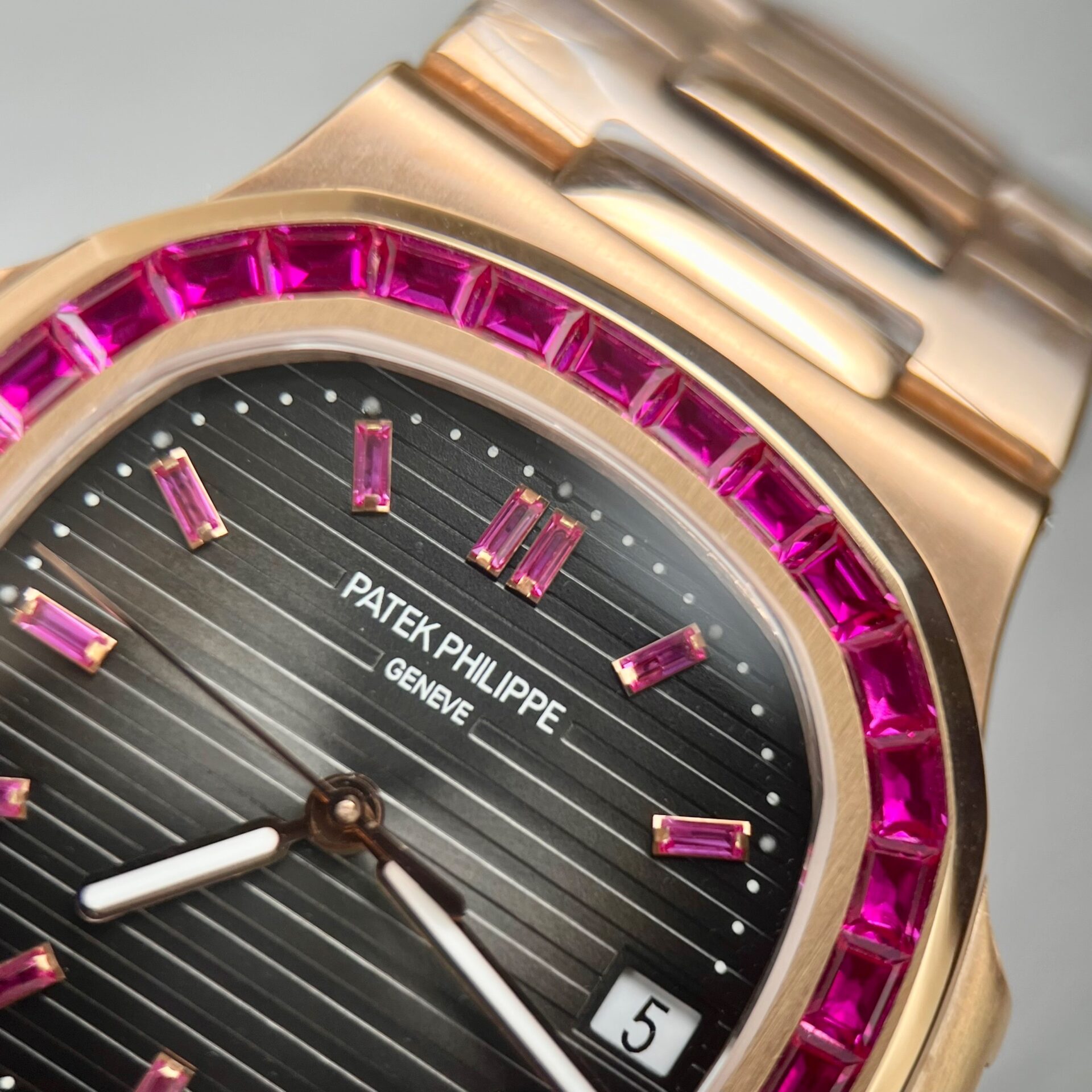 Patek Philippe Nautilus 5723 Gray Dial With Red Ruby Replica 1:1 Watch 40mm
