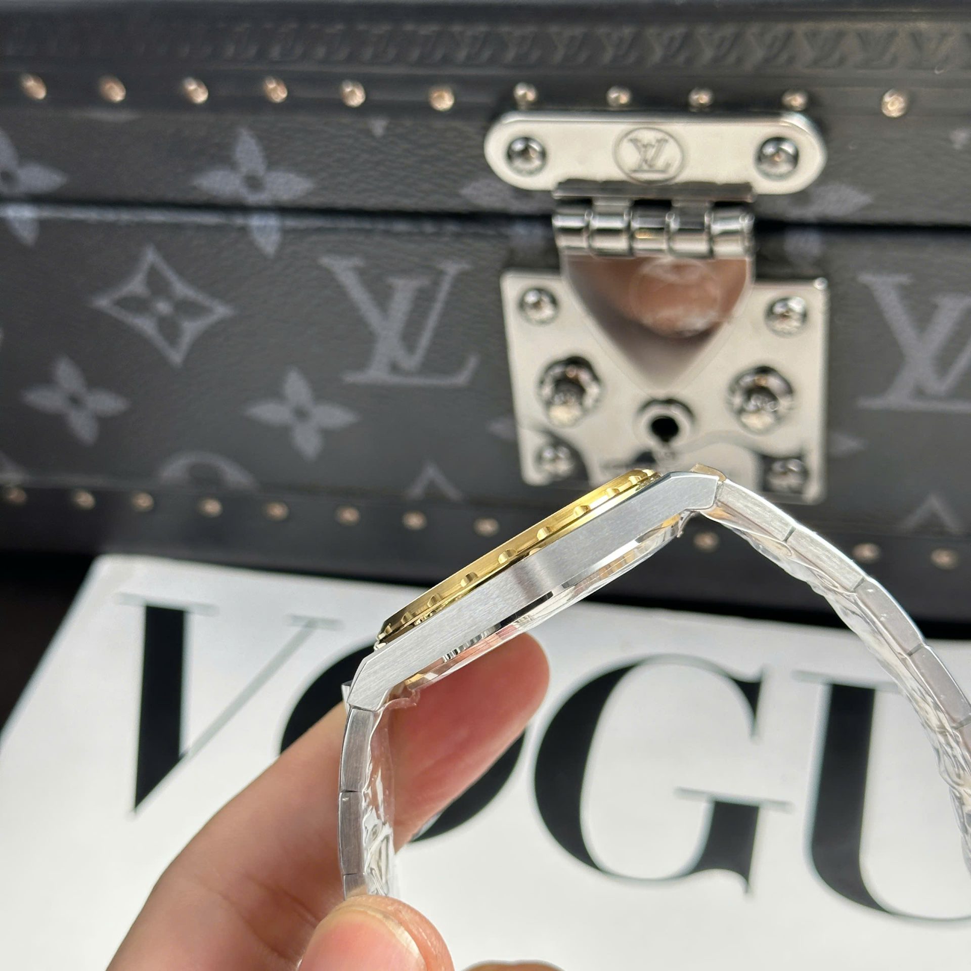 Vacheron Constantin Historiques 222 Fake 11 Watches Dial Black Metal Wire 8F Factory 37mm